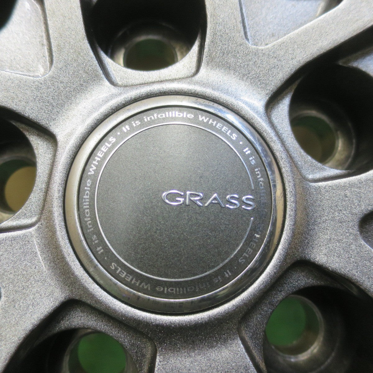 バリ溝！24年！キレイ！9.5分◎スタッドレス 205/65R16 ヨコハマ アイスガード iG70 GRASS グラス 16インチ PCD114.3/5H◎6102007イス