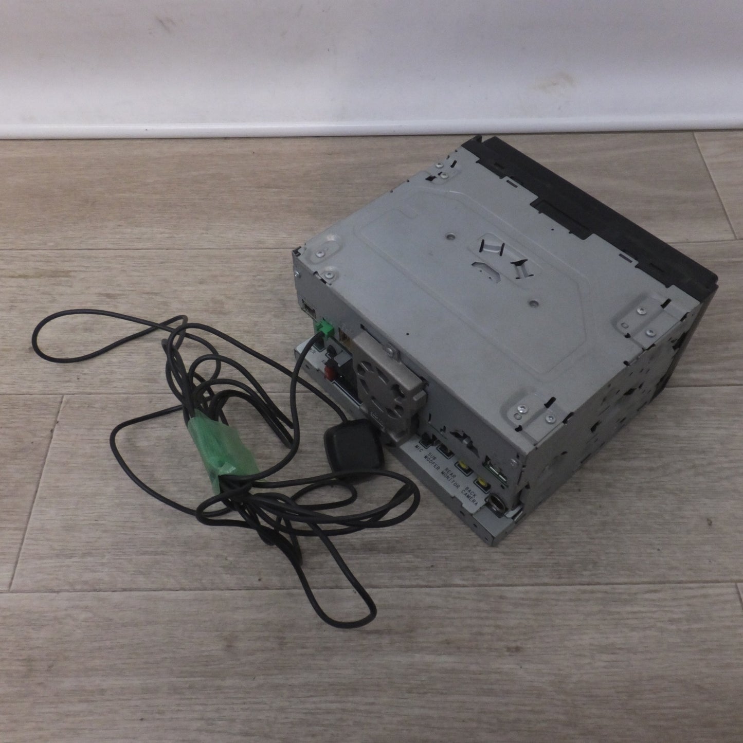 [送料無料] ★カロッツェリア carrozzeria AV一体型メモリーナビゲーション 楽ナビ AVIC-RZ06(62)★