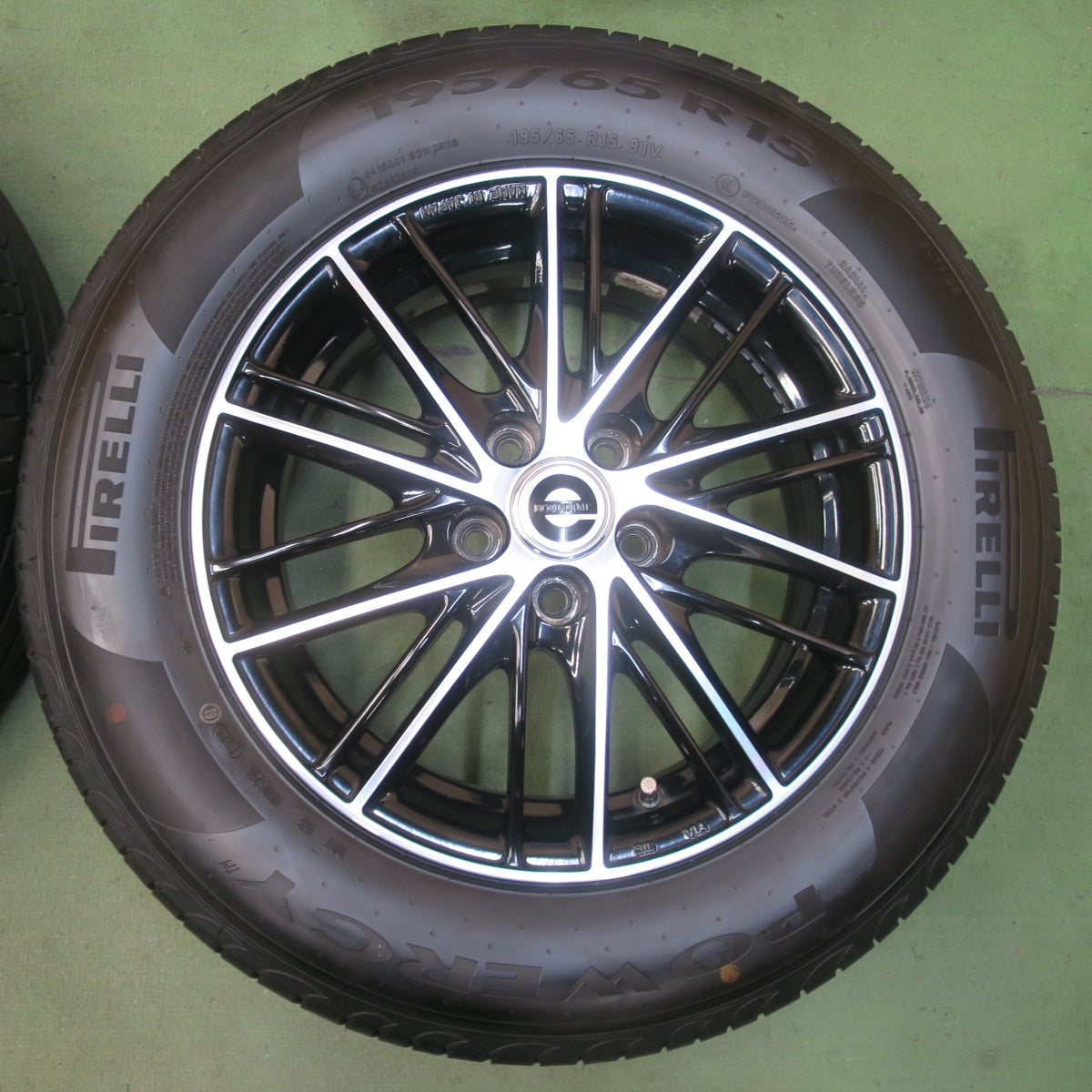 バリ溝！25年！キレイ！8.5分◎プリウス 等 195/65R15 ピレリ POWERGY ECO FORME CRS111 エコフォルム パワジー 15インチ PCD100/5H◎6061511イノ