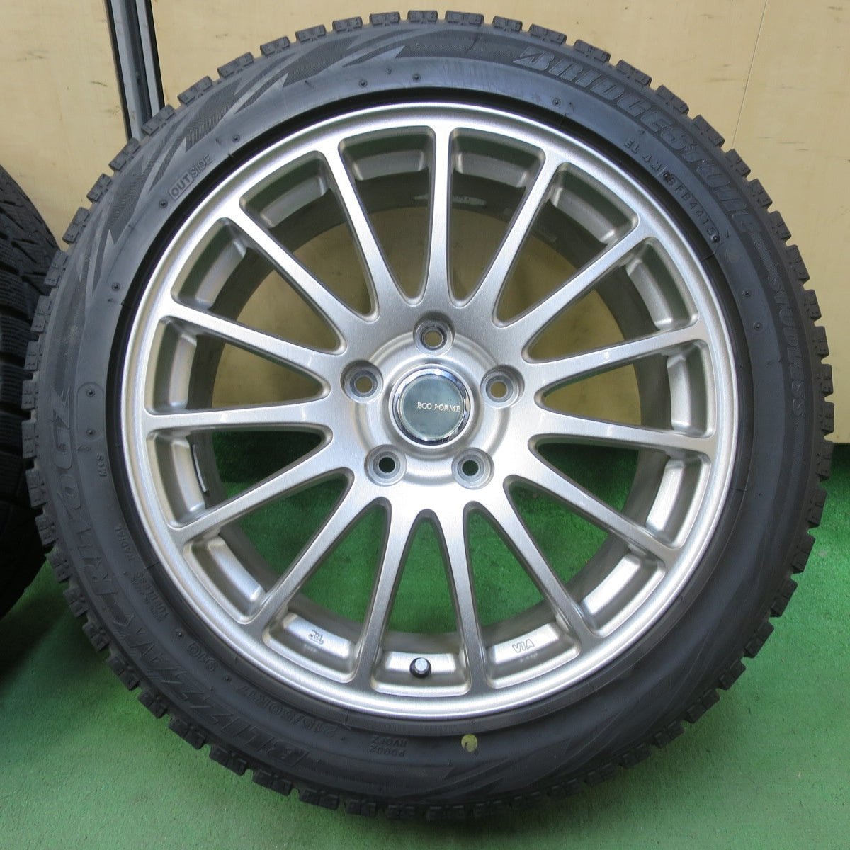 バリ溝！キレイ！9分★スタッドレス 215/50R17 ブリヂストン ブリザック REVO GZ ECO FORME エコフォルム 17インチ PCD114.3/5H★5082305イス