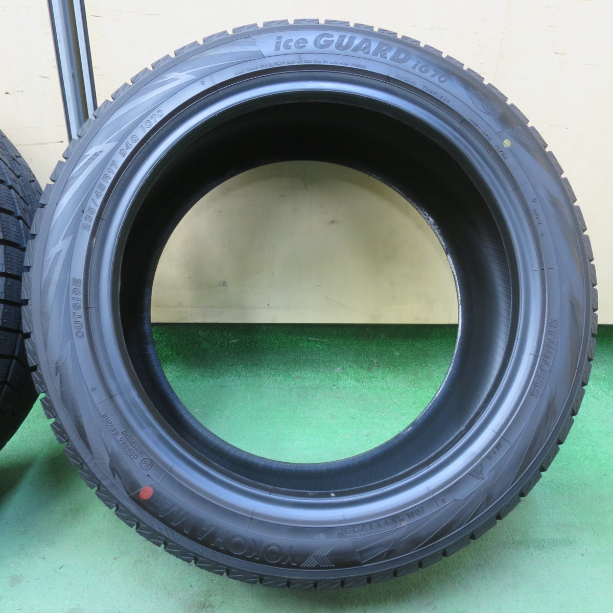 ほぼ未使用！23年★スタッドレス 235/45R17 ヨコハマ アイスガード iG70 タイヤ 17インチ ランエボ インプレッサ WRX 等★6022312イスタ