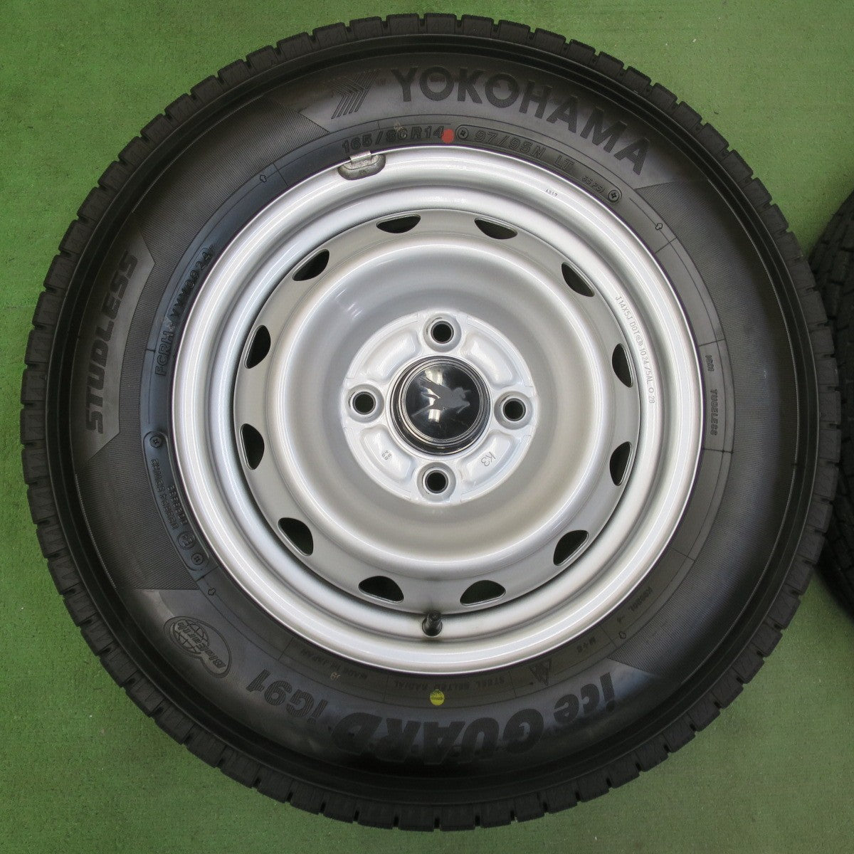 バリ溝！24年！キレイ！9.5分以上★スタッドレス 165/80R14 97/95N ヨコハマ アイスガード iG91 スチール ホイール 14インチ PCD114.3/4H★5111809イス