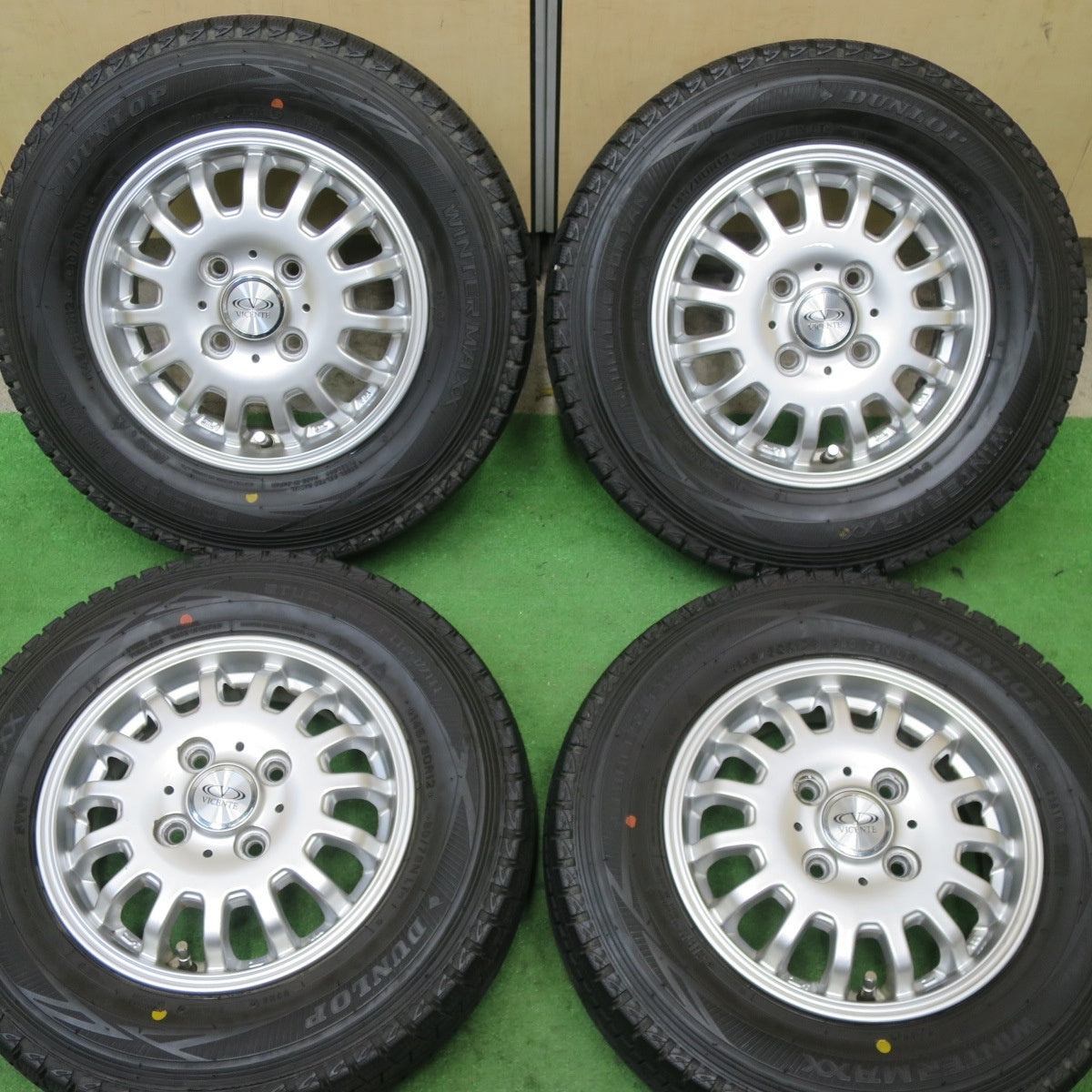 バリ溝！キレイ！9.5分★スタッドレス 145/80R12 80/78N ダンロップ ウインターマックス SV01 VICENTE ヴィセンテ 12インチ PCD100/4H★5062003TTス