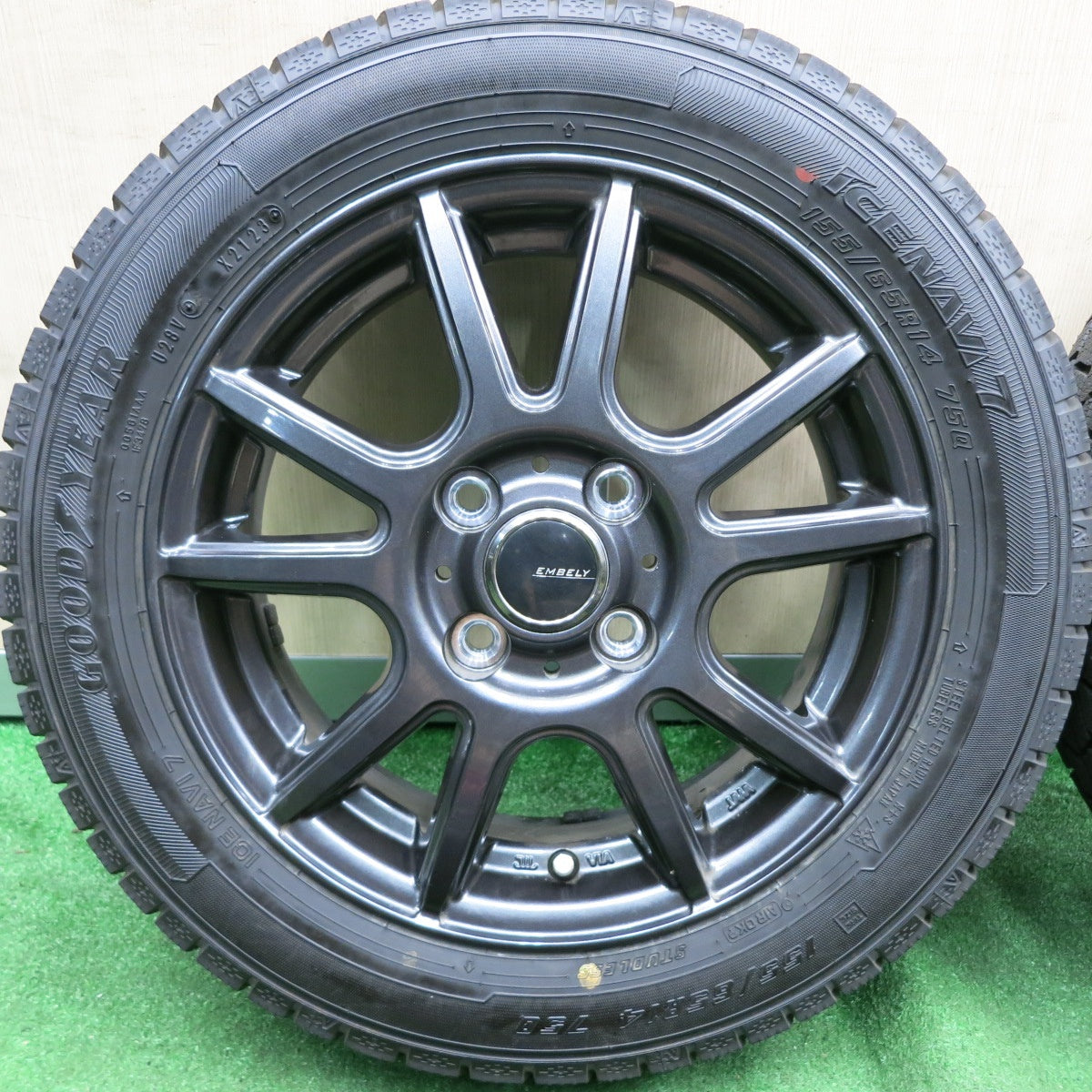 *送料無料* バリ溝！23年！キレイ！ほぼ10分★スタッドレス 155/65R14 グッドイヤー アイスナビ7 EMBELY 14インチ PCD100/4H★4062805HAス