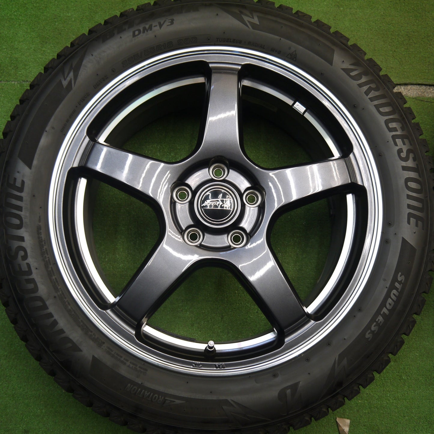 バリ溝！23年！キレイ！9.5分★スタッドレス 225/55R18 ブリヂストン ブリザック DM-V3 F Direction WS5 Fディレクション 18インチ PCD114.3/5H★5051307Hス
