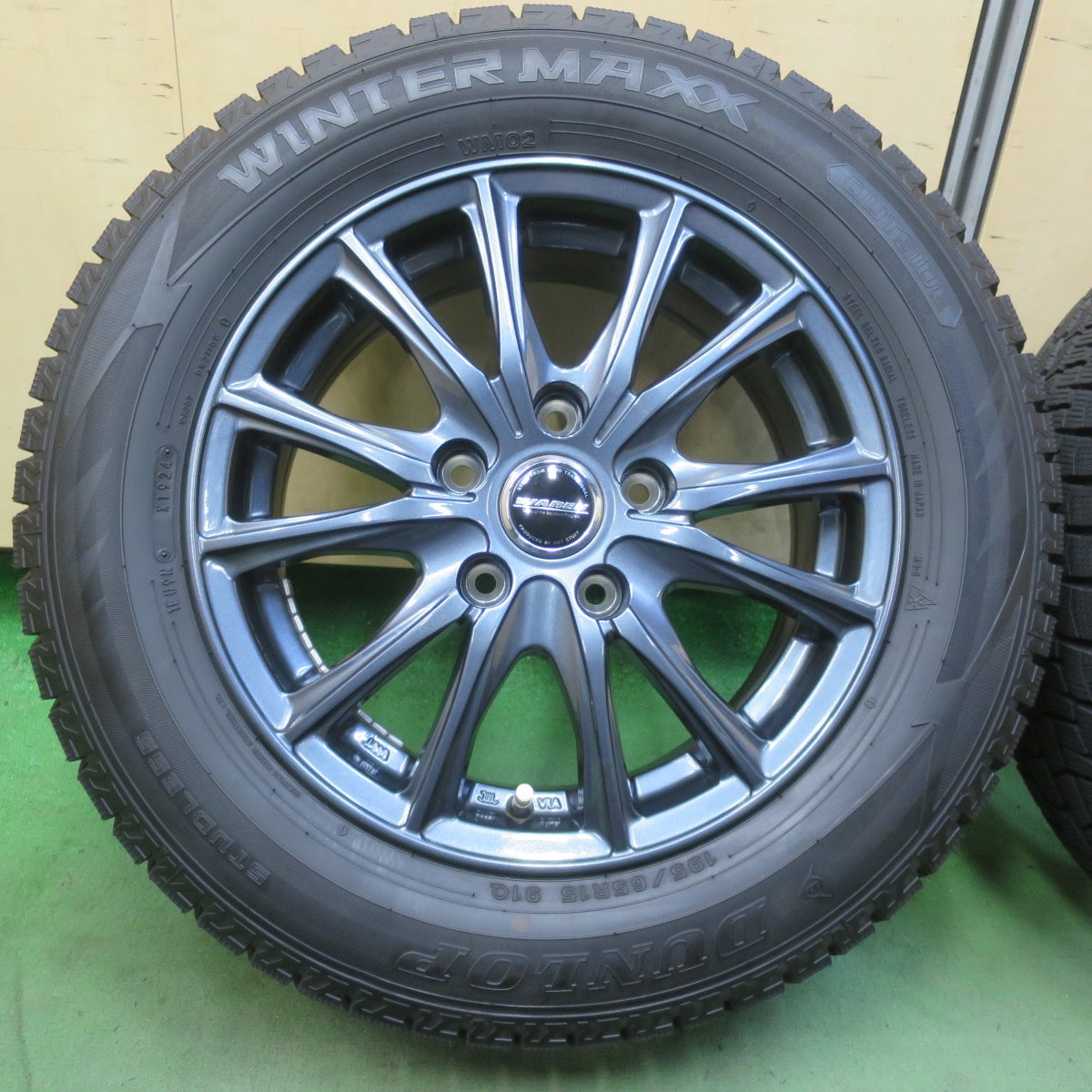 バリ溝！24年！キレイ！ほぼ10分★スタッドレス 195/65R15 ダンロップ ウインターマックス WM02 WAREN ヴァーレン 15インチ PCD114.3/5H★6060905イス