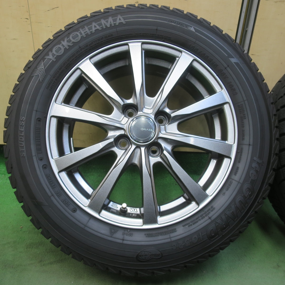 バリ溝！23年！キレイ！9分◎スタッドレス 185/65R15 ヨコハマ アイスガード iG52C GRASS グラス 15インチ PCD100/4H◎6100802イス