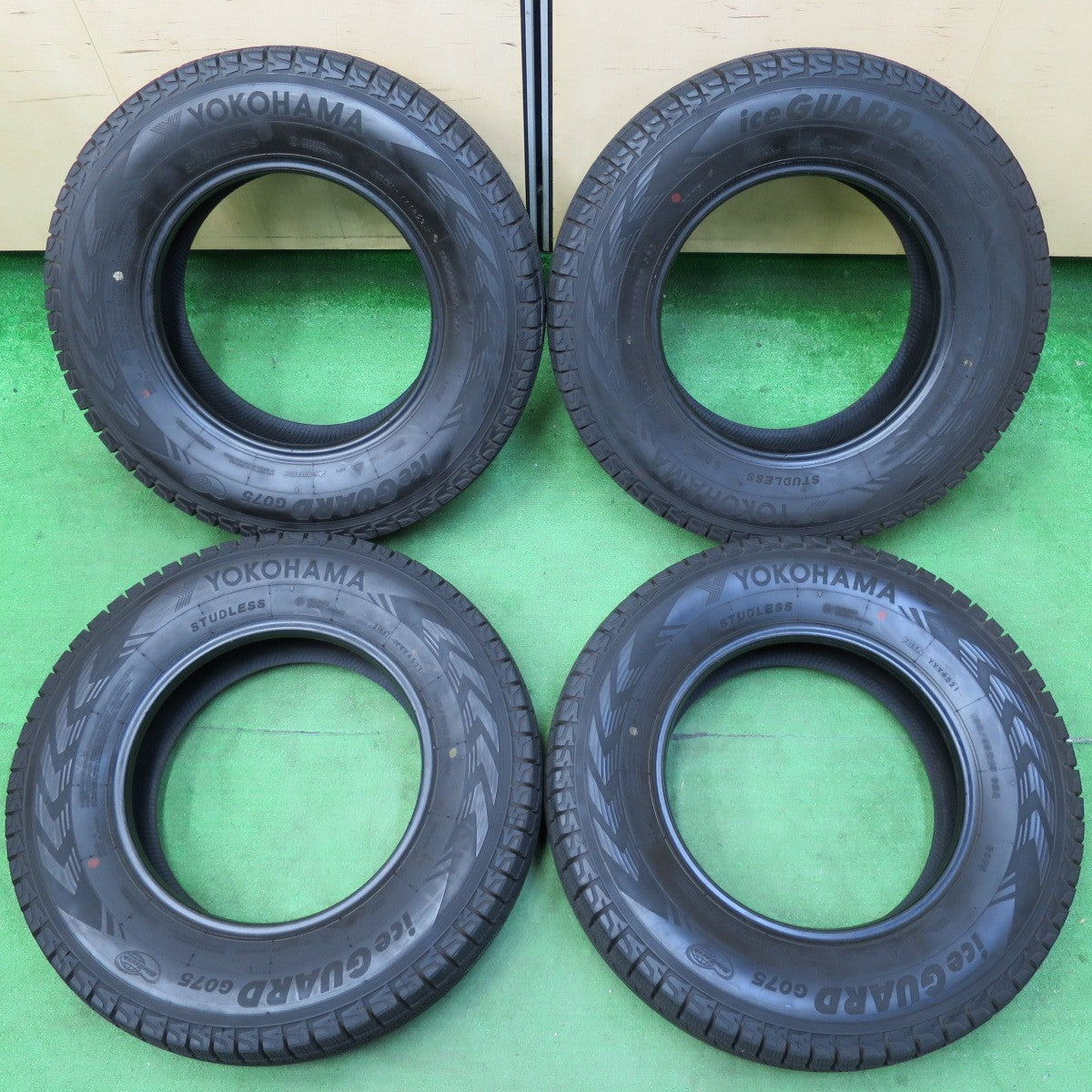 *送料無料* バリ溝！21年！9.5分以上★スタッドレス 195/80R15 ヨコハマ アイスガード G075 タイヤ 15インチ ジムニーシエラ ハイエース 等★4061301イスタ