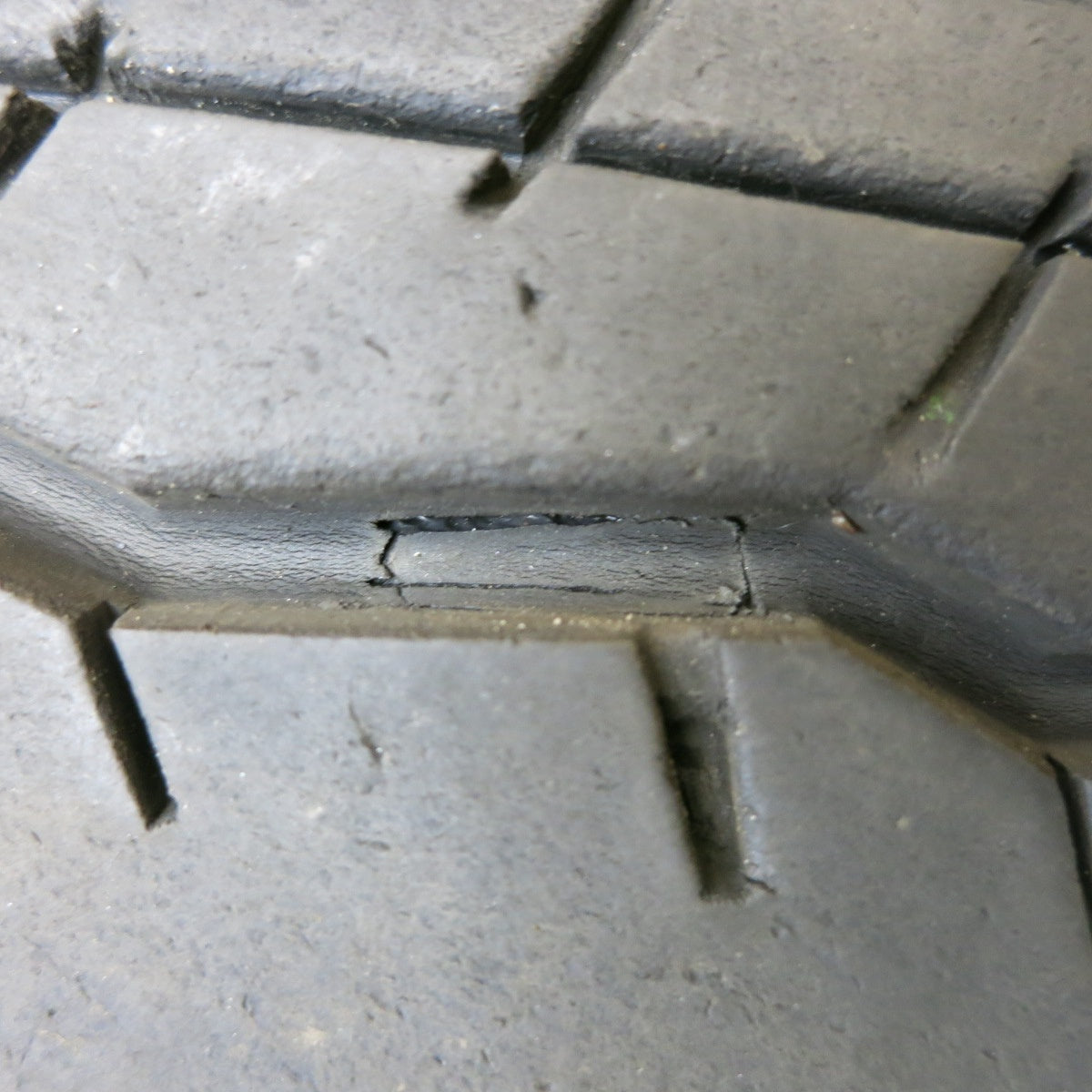 4本価格！22年★195/80R15 107/105N ダンロップ SP175N タイヤ 15インチ ハイエース キャラバン 等★5080103HAノタ
