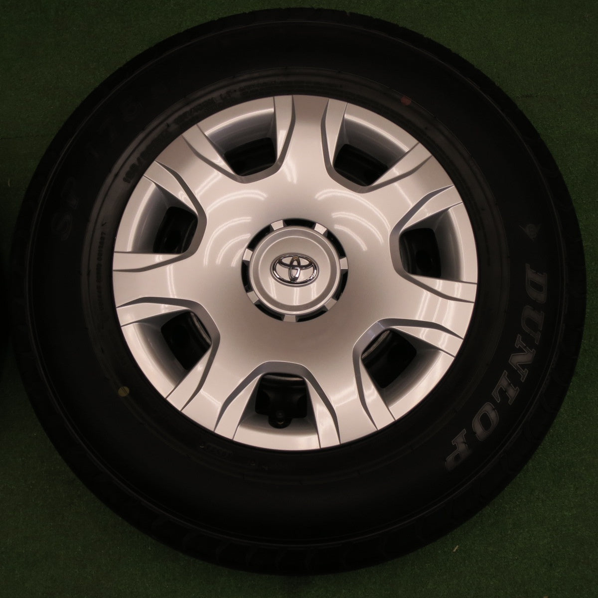 新車外し！23年★トヨタ 200系 ハイエース 純正 スチール 195/80R15 107/105N ダンロップ SP175N 15インチ PCD139.7/6H★6031101NKノ