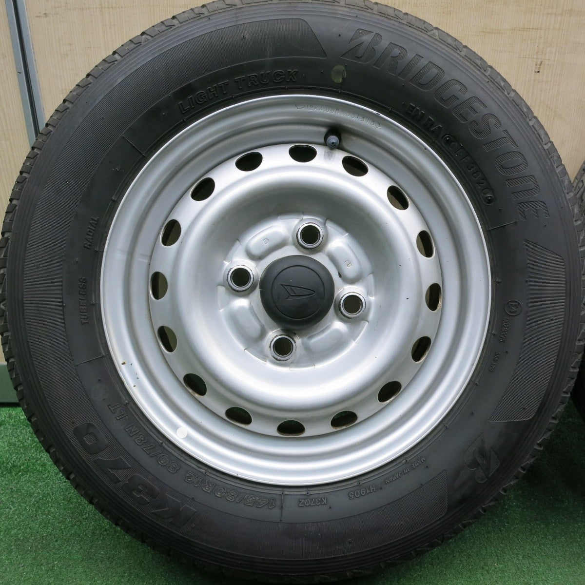 *送料無料* 4本価格！20年★ダイハツ ハイゼット 純正 スチール 145/80R12 ブリヂストン K370 12インチ PCD100/4H★4050105HAノ