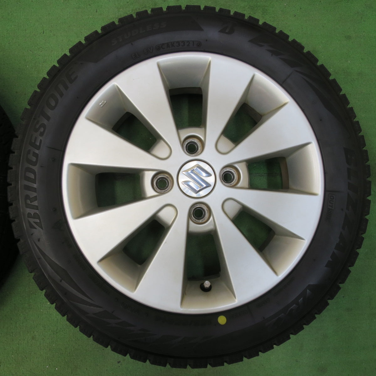 [送料無料] バリ溝！21年！キレイ！8.5分★スズキ ワゴンR スティングレー 純正 155/65R14 スタッドレス ブリヂストン ブリザック VRX2 14インチ PCD100/4H★5040703イス