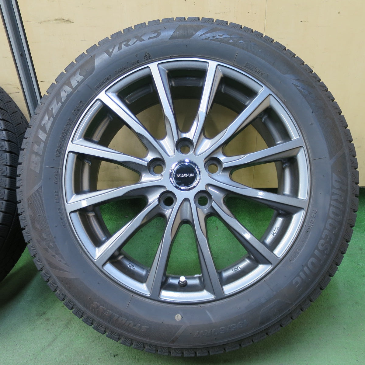バリ溝！23年！キレイ！8.5分◎スタッドレス 195/60R17 ブリヂストン ブリザック VRX3 BALMINUM AR12 バルミナ 17インチ PCD114.3/5H◎6100504NGス