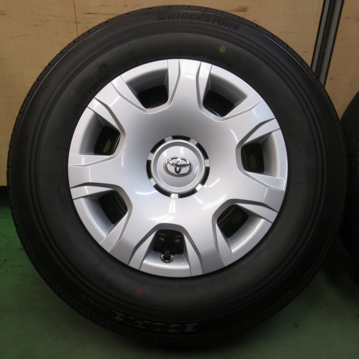 新車外し！26年◎トヨタ 200系 ハイエース 純正 スチール 195/80R15 107/105S ブリヂストン エコピア RD613 15インチ PCD139.7/6H◎6081107IMノ