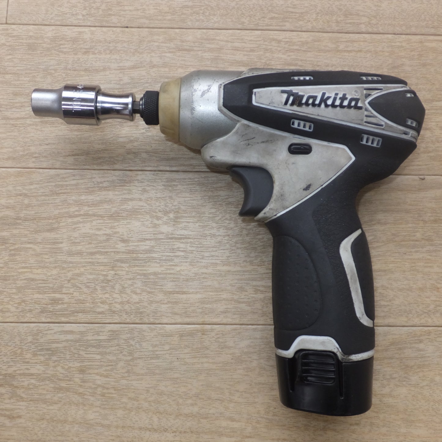 [送料無料] ★マキタ makita 充電式インパクトドライバ TD090DWXW 10.8V★