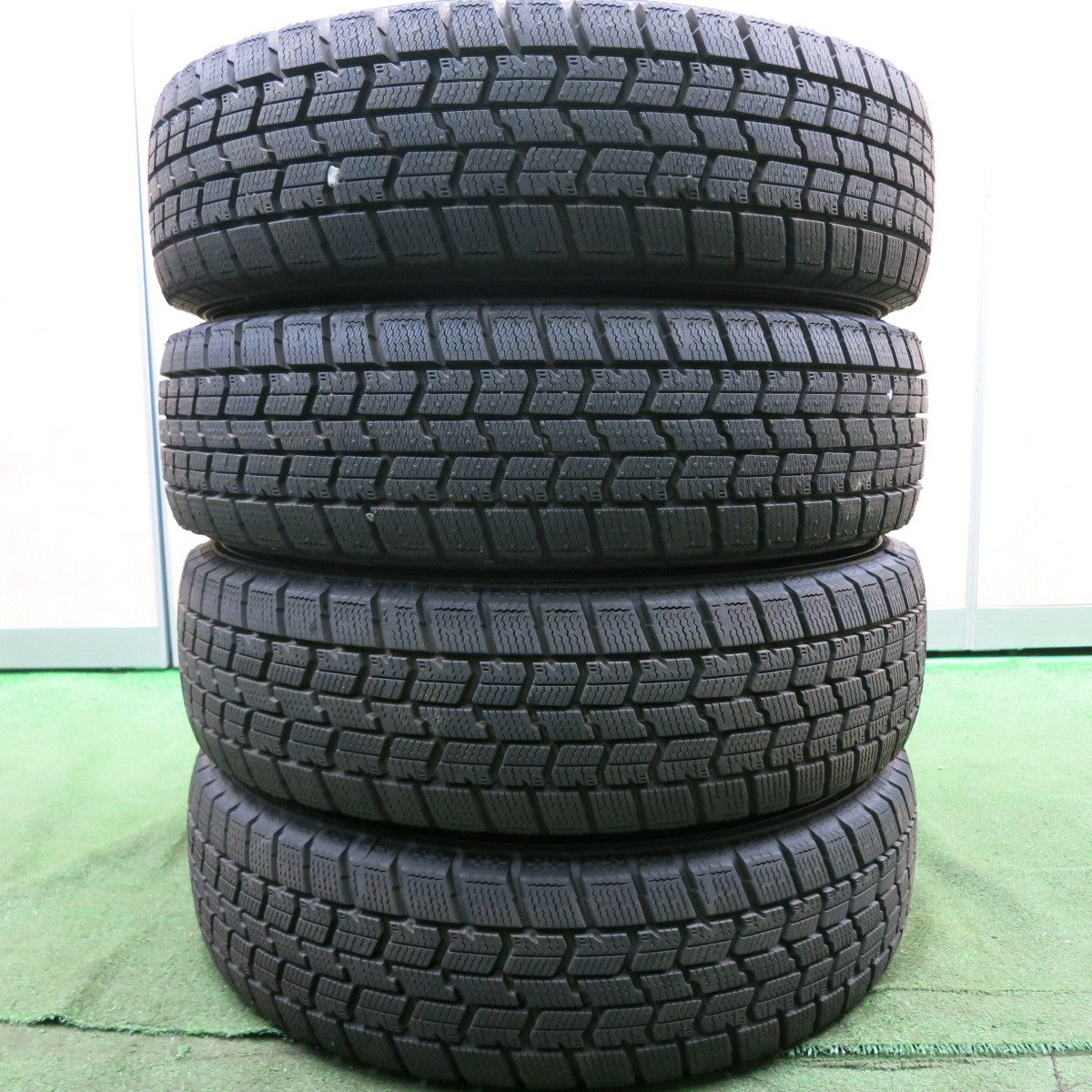 *送料無料* バリ溝！23年！キレイ！ほぼ10分★スタッドレス 155/65R14 グッドイヤー アイスナビ7 EMBELY 14インチ PCD100/4H★4062805HAス
