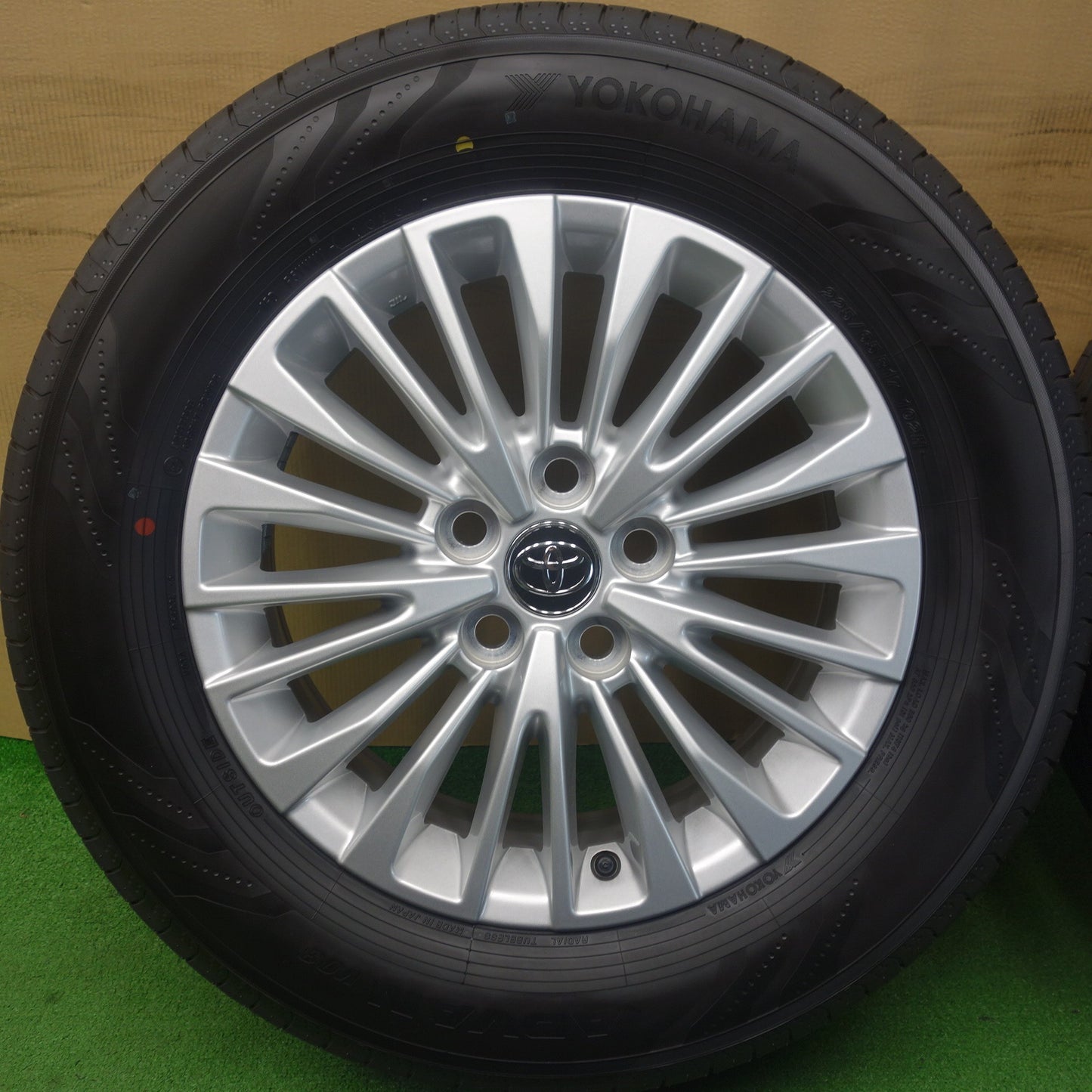 新車外し！26年★トヨタ 40系 アルファード ヴェルファイア 純正 225/65R17 ヨコハマ アドバン V03 17インチ PCD120/5H★6051502KTノ