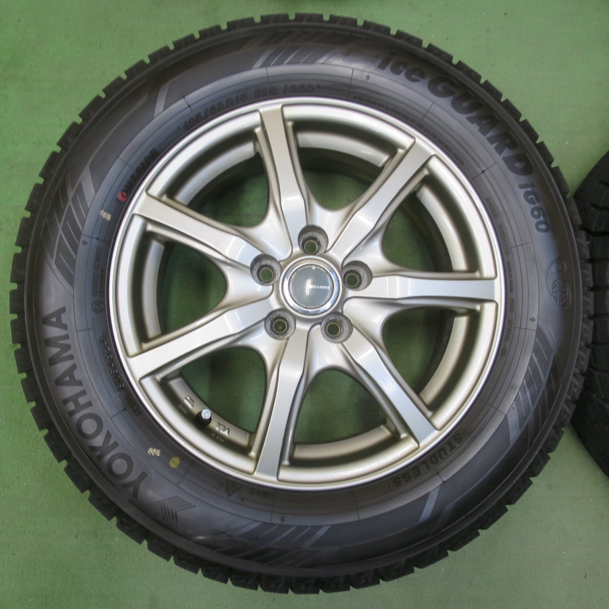 バリ溝！24年！9.5分以上★プリウス 等 195/65R15 スタッドレス ヨコハマ アイスガード iG60 MiLLOUS ミルアス 15インチ PCD100/5H★5110704イス