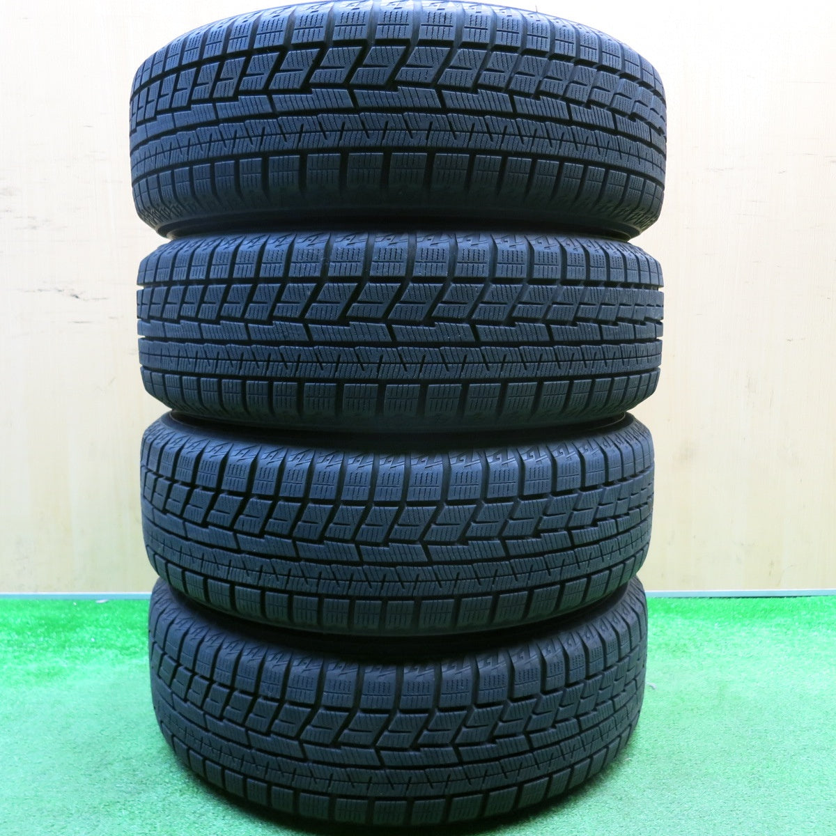 バリ溝！23年！9.5分以上★FIAT フィアット 500 等 AGA 175/65R14 スタッドレス ヨコハマ アイスガード iG60 14インチ PCD98/4H★5113007HAス