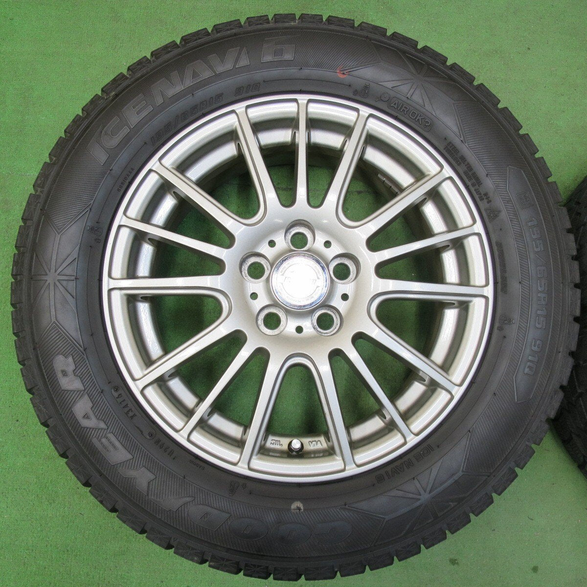 キレイ★プリウス 等 195/65R15 スタッドレス グッドイヤー アイスナビ6 ravrion selzer ラブリオン 15インチ PCD100/5H★5012107イス