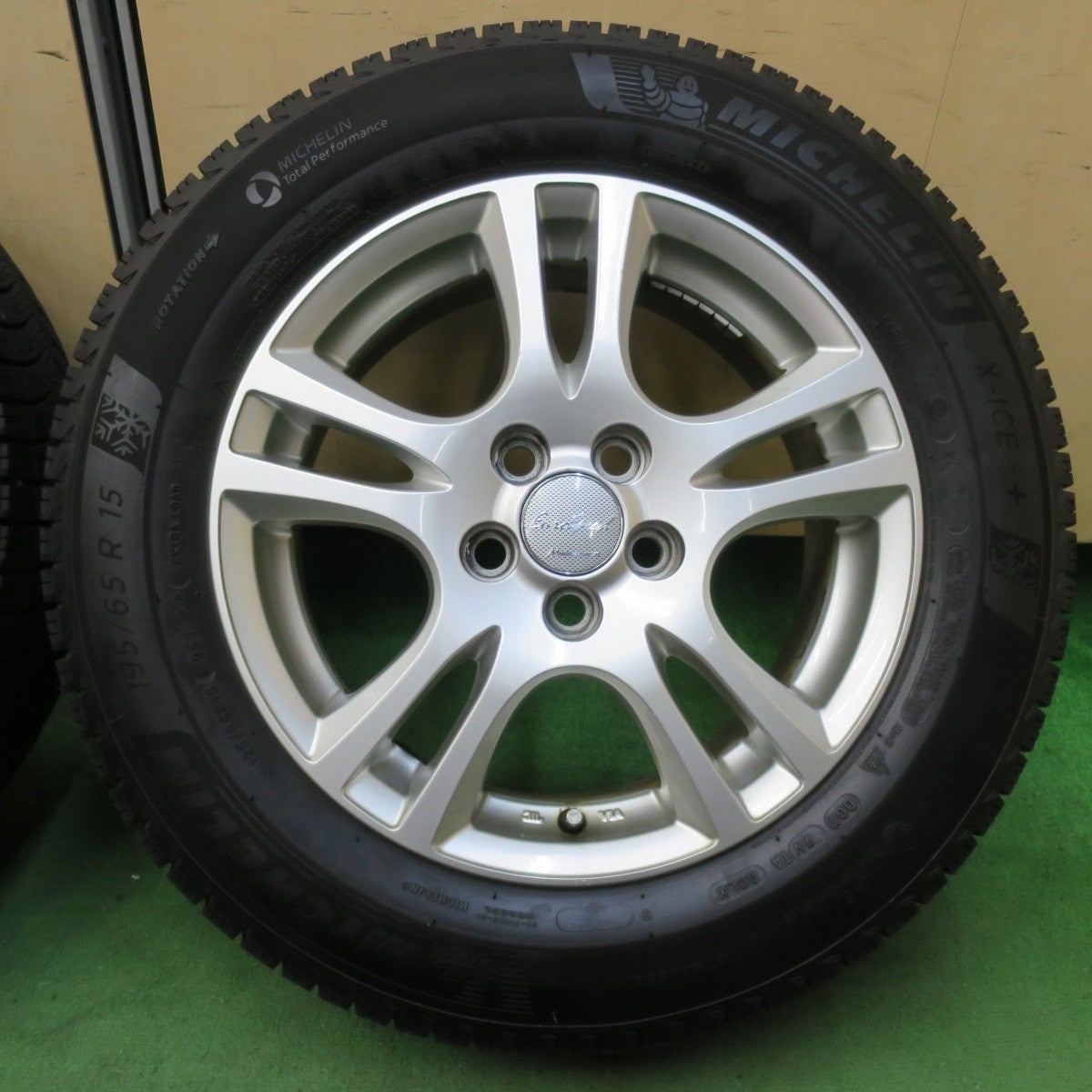 バリ溝！キレイ！9分★プリウス 等 195/65R15 スタッドレス ミシュラン X-ICE3+ EuroSpeed MANARAY SPORT 15インチ PCD100/5H★5021120イス