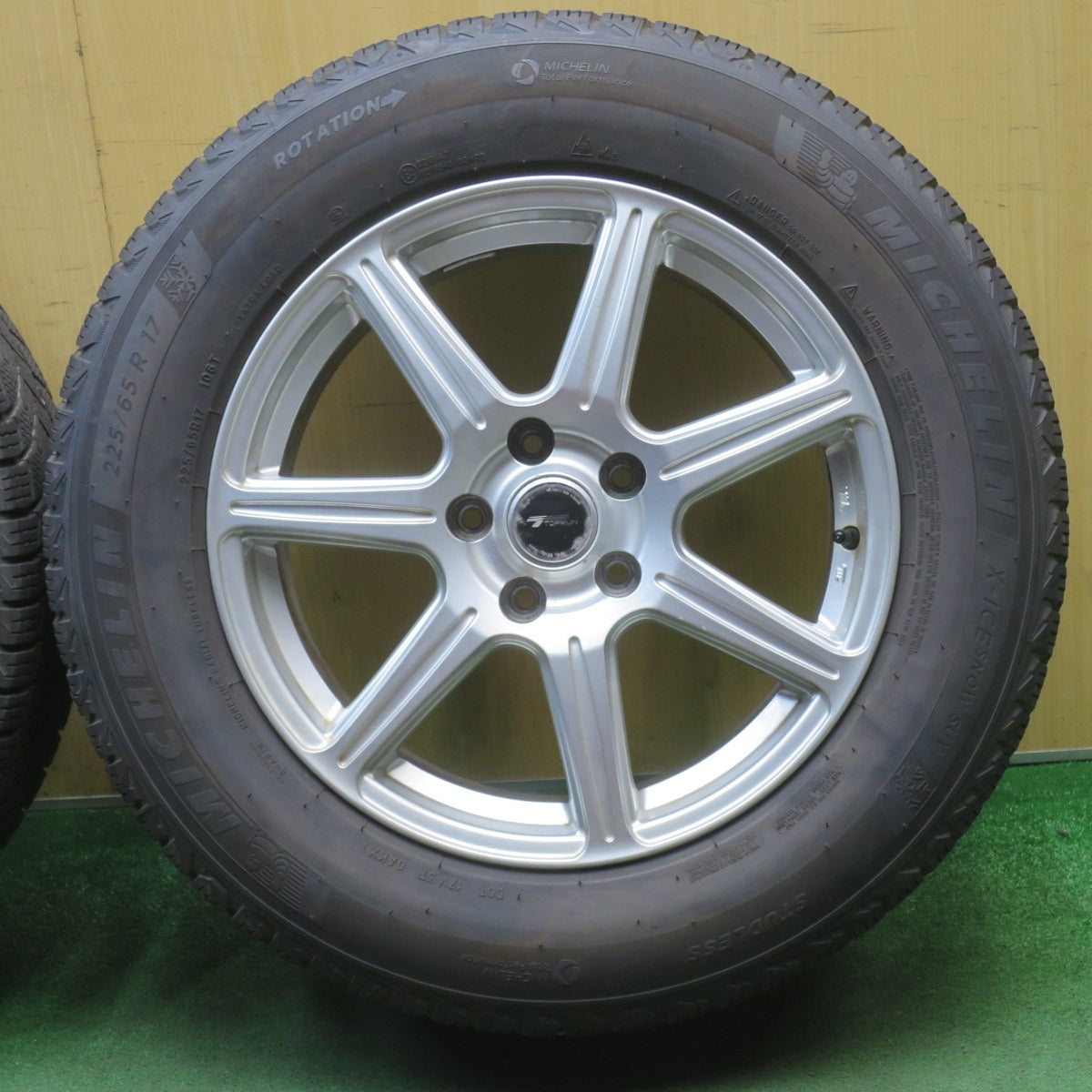 バリ溝！24年！9.5分★スタッドレス 225/65R17 ミシュラン X-ICE SNOW SUV TOPRUN R7A トップラン 17インチ PCD114.3/5H★6042202NJス