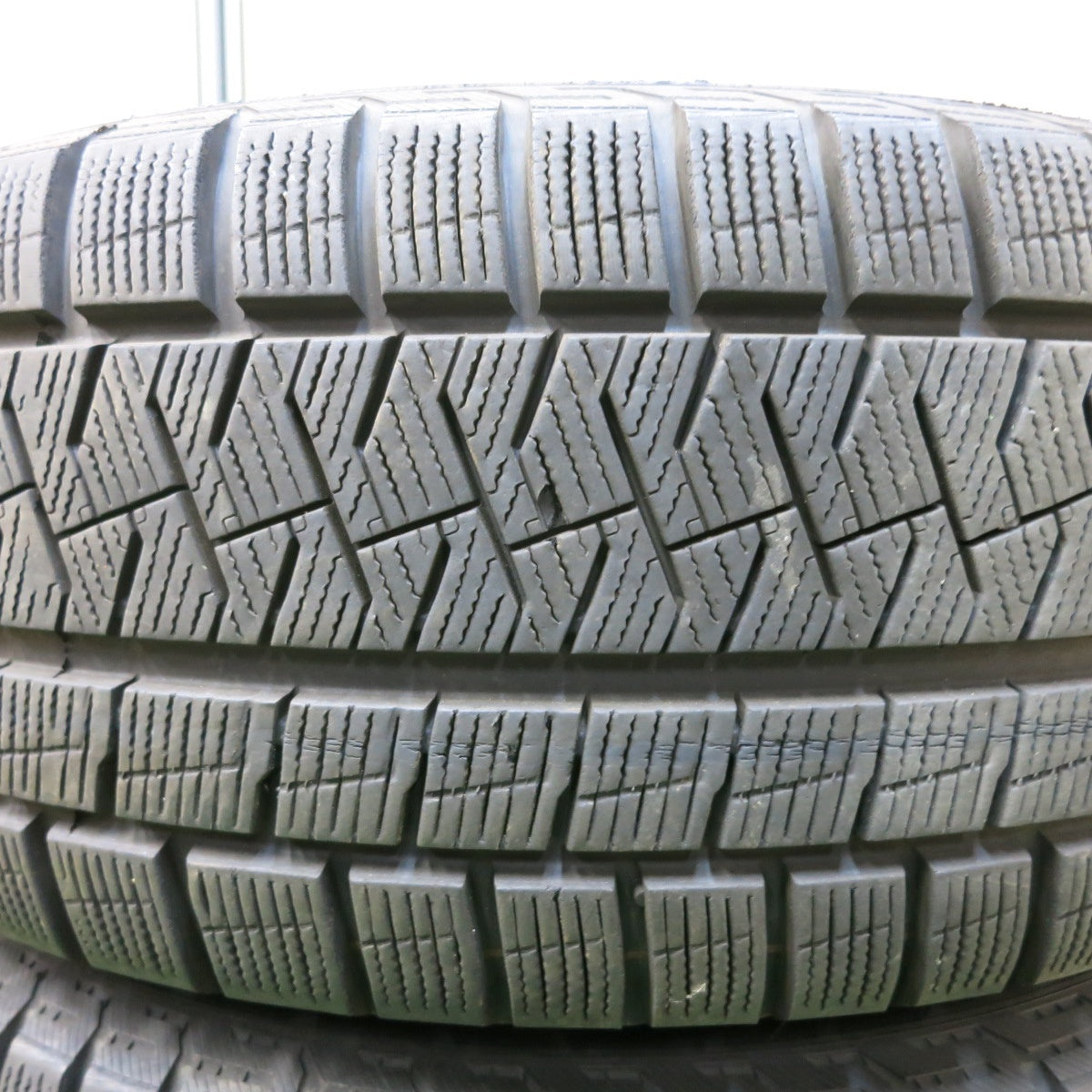 [送料無料] バリ溝！キレイ！8.5分★スタッドレス 215/60R16 ピレリ アイスアシンメトリコ TEAD テッド 16インチ PCD114.3/5H★4092002SYス