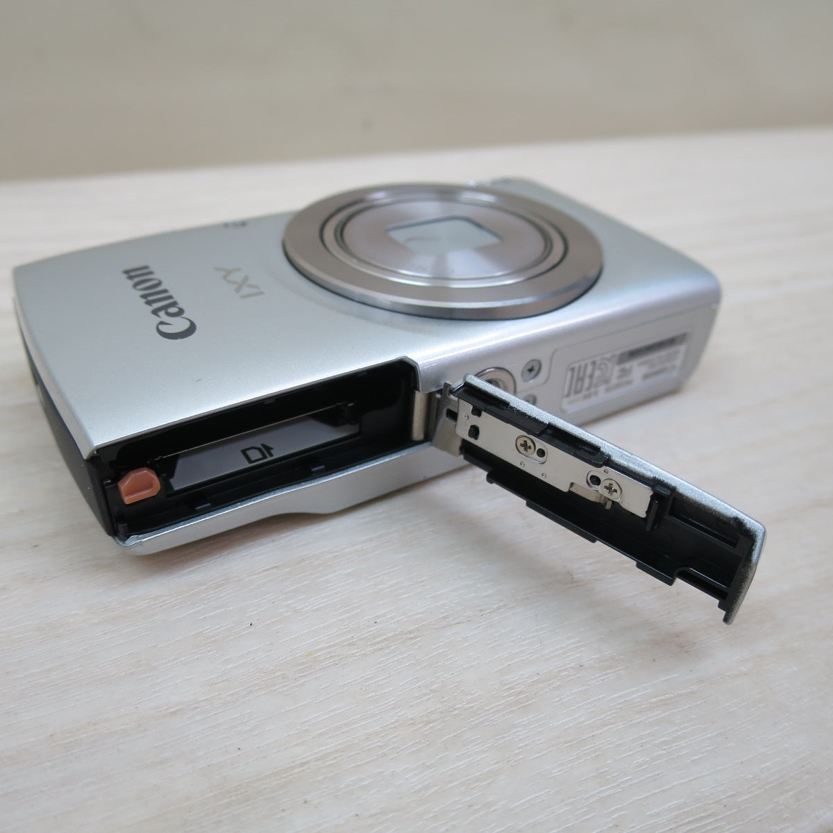 キレイ☆Canon キャノン コンパクト デジタル カメラ HD IXY180 SL 8x 28mm WIDE 20.0 MEGA PIXELS デジカメ☆ [送料無料]