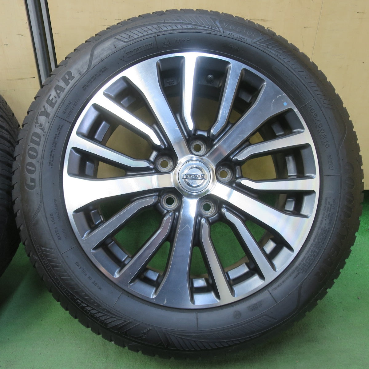 バリ溝！22年！8.5分★日産 C26 セレナ 純正 195/60R16 グッドイヤー Vector 4Seasons Gen-3 オールシーズン 16インチ PCD114.3/5H★6050806イス