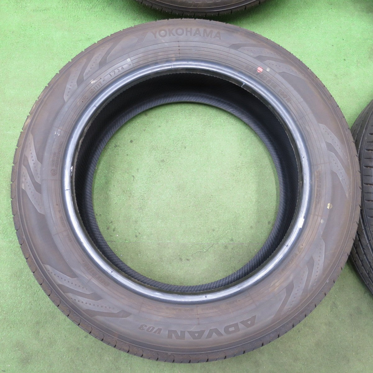 超バリ溝！24年！ほぼ10分★225/60R18 ヨコハマ アドバン V03 タイヤ 18インチ 40系 アルファード ヴェルファイア レクサスNX ハリアー RAV4 等★6022303NGノタ