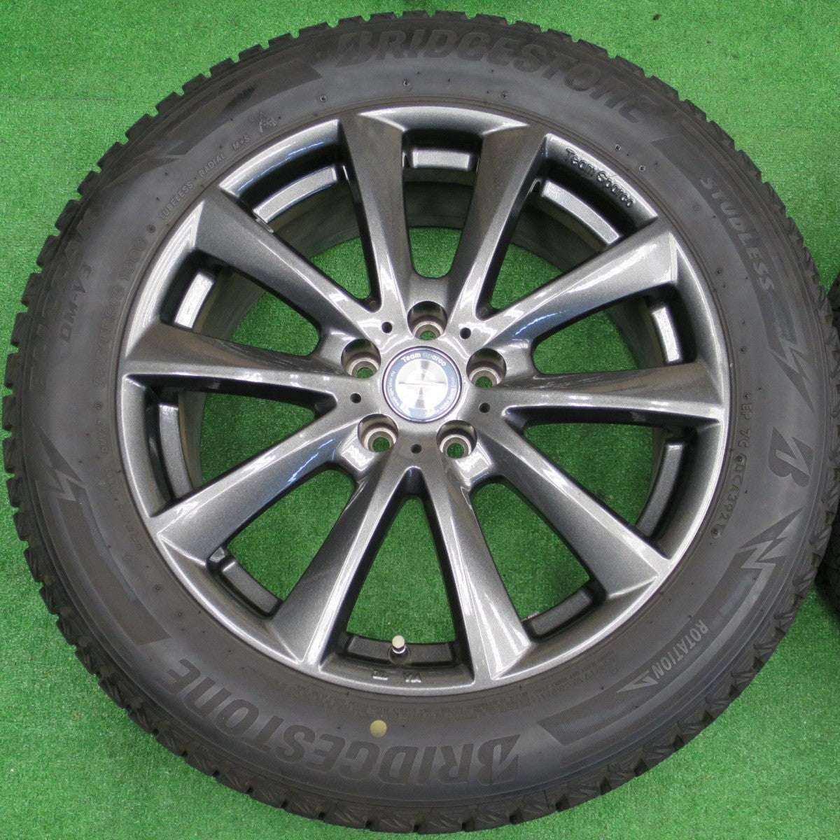 バリ溝！キレイ！9分★ボルボ 等 Team Sparco 235/55R18 スタッドレス ブリヂストン ブリザック DM-V3 チームスパルコ 18インチ PCD108/5H★6011503NKス