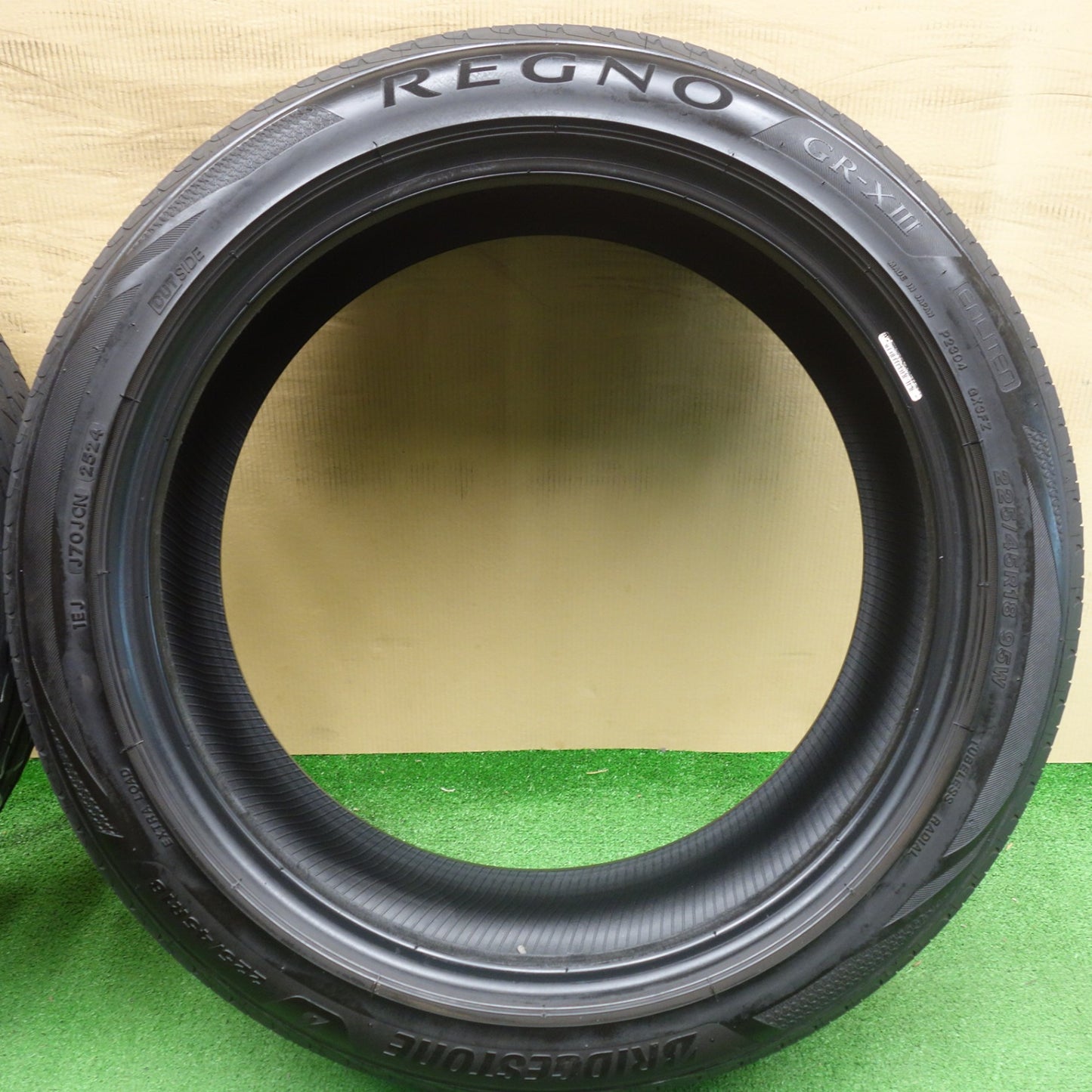 バリ溝！24年！9.5分★225/45R18 ブリヂストン レグノ GR-XⅢ GR-X3 タイヤ 18インチ クラウン ヴォクシー レヴォーグ 等★6071302KTノタ