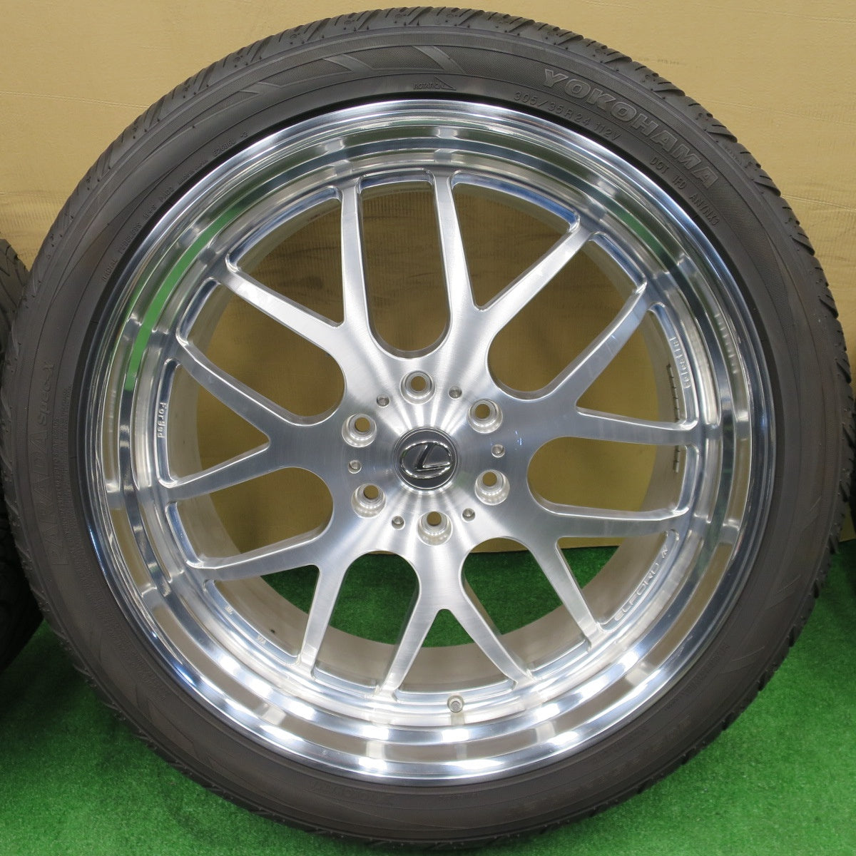 バリ溝！25年！キレイ！9.5分以上★レクサス LX 等 ELFORD セレスティアル 305/35R24 ヨコハマ PARADA Spec-X エルフォード 24インチ PCD139.7/6H★5122901NKノ
