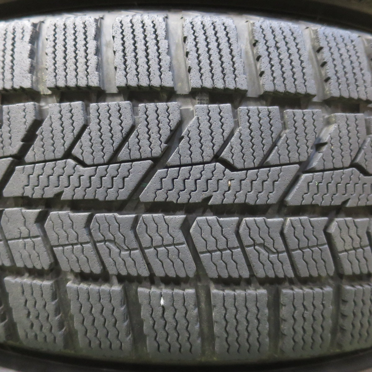 バリ溝！キレイ！9.5分★スタッドレス 195/65R15 トーヨー オブザーブ GIZ2 Exceeder エクシーダー 15インチ PCD114.3/5H★6060411イス