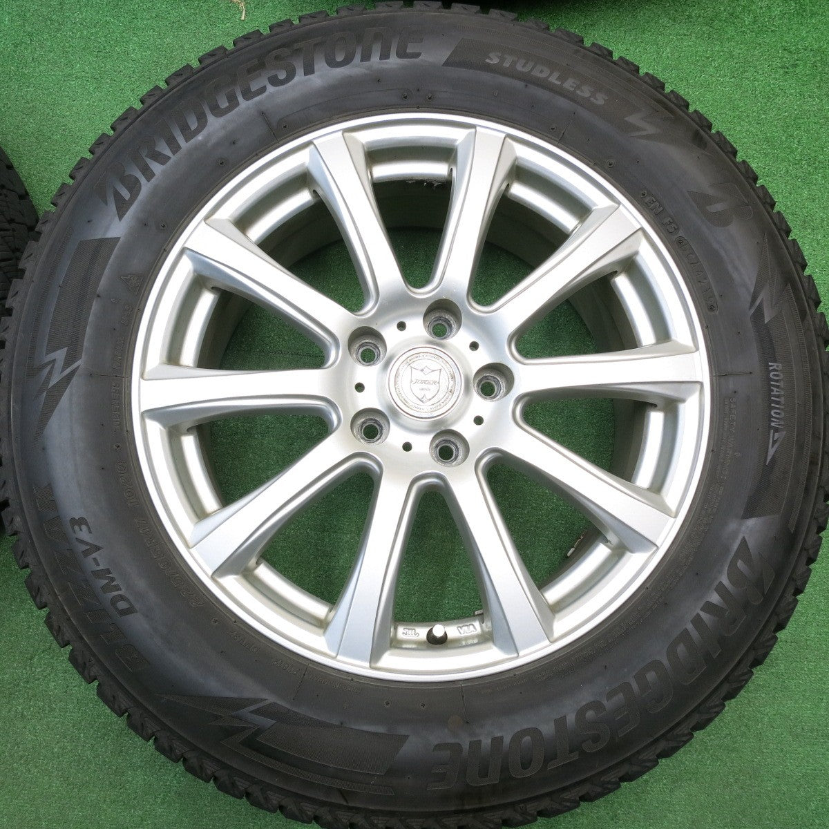バリ溝！8.5分★スタッドレス 225/65R17 ブリヂストン ブリザック DM-V3 JOKER ジョーカー 17インチ PCD114.3/5H★5112019HAス