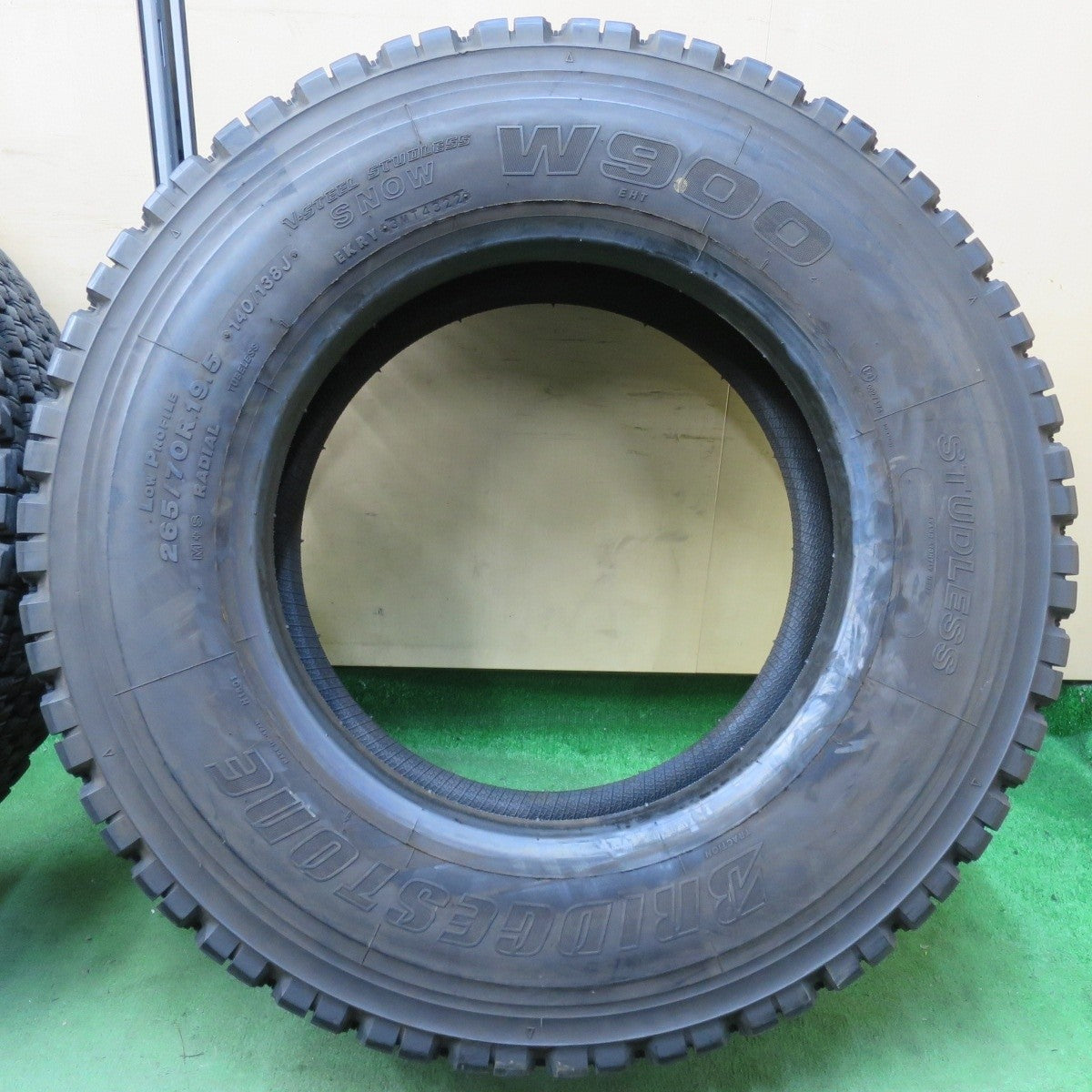 4本価格！22年★トラック タイヤ 265/70R19.5 140/138J スタッドレス ブリヂストン W900 19.5インチ★5021413イスタ