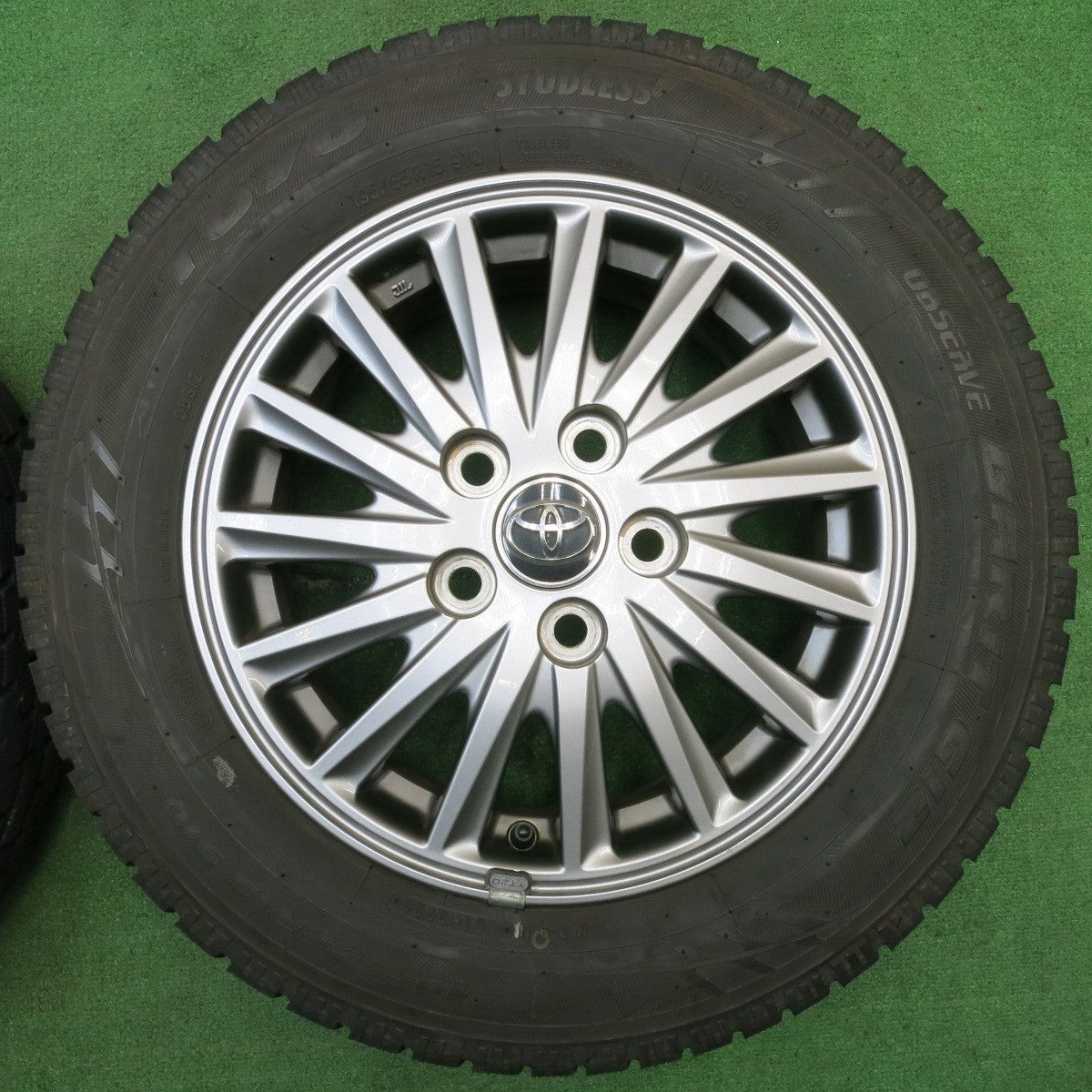 バリ溝！22年！キレイ！8.5分★トヨタ 80系 エスクァイア 純正 195/65R15 スタッドレス トーヨー オブザーブ ガリット GIZ 15インチ PCD114.3/5H★5042501NJス