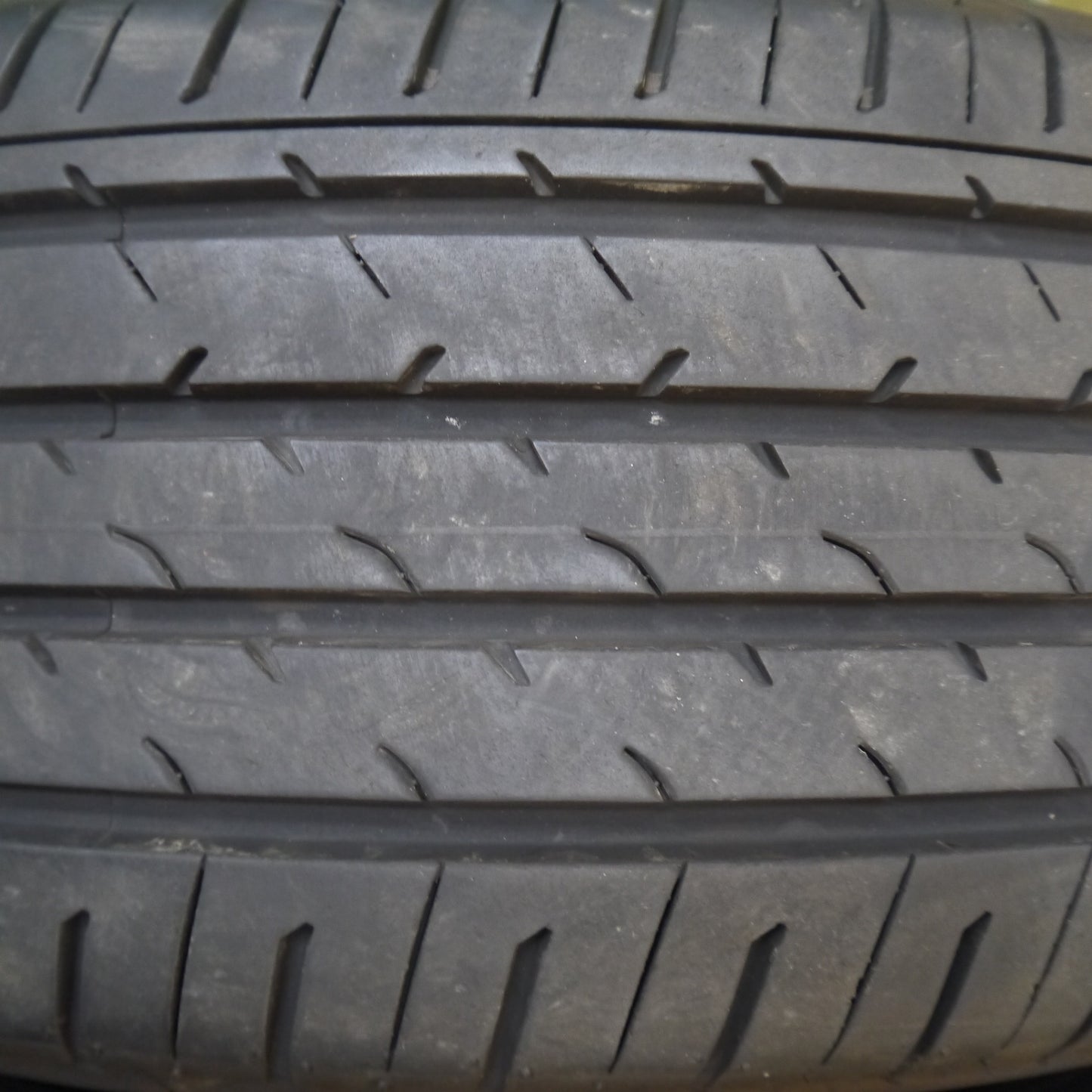 バリ溝！25年！9.5分★225/60R18 ヨコハマ アドバン V03 タイヤ 18インチ 40系 アルファード ヴェルファイア 等★5121609Hノタ