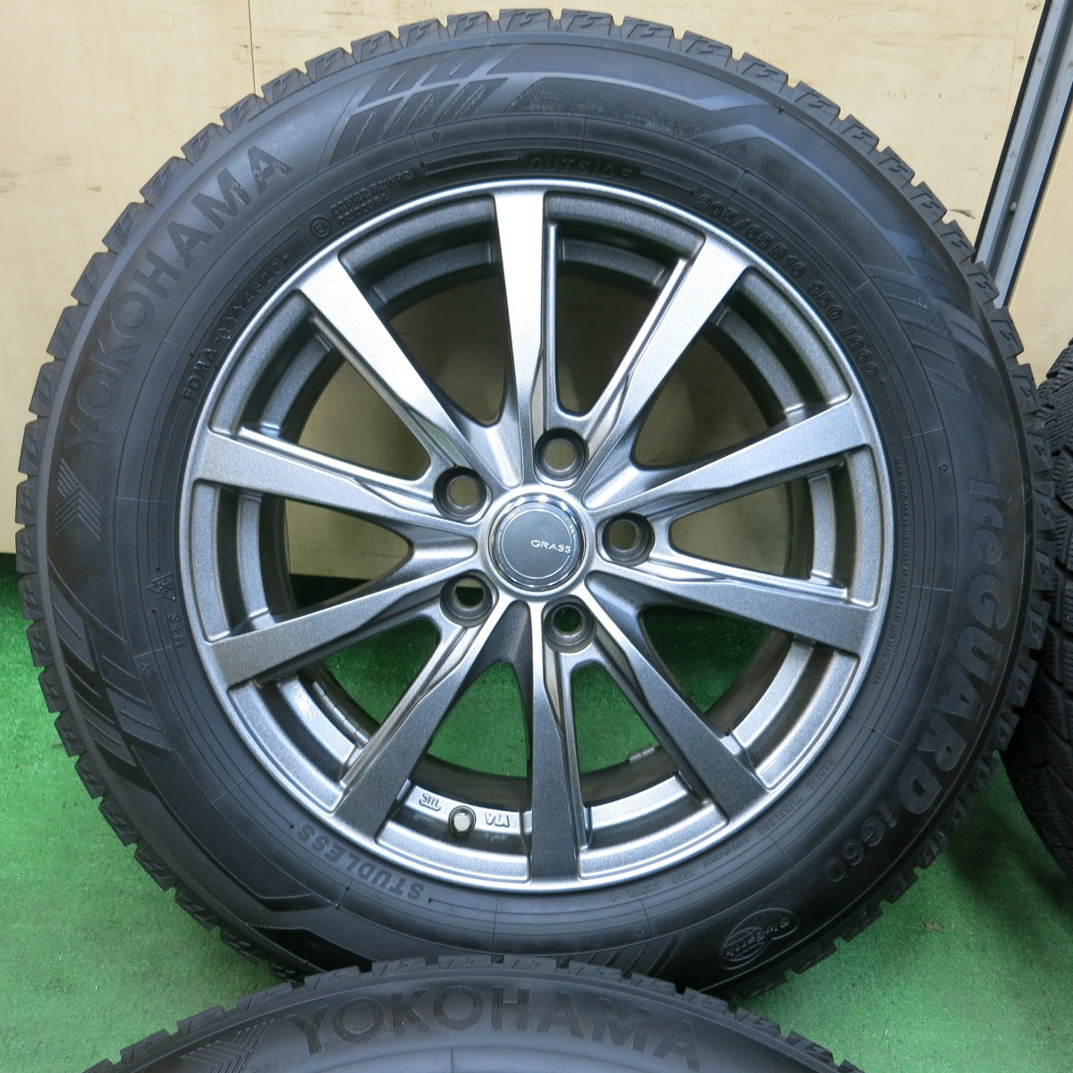 [送料無料] バリ溝！20年！キレイ！9.5分★スタッドレス 205/65R16 ヨコハマ アイスガード iG60 GRASS グラス 16インチ PCD114.3/5H★4111910SYス