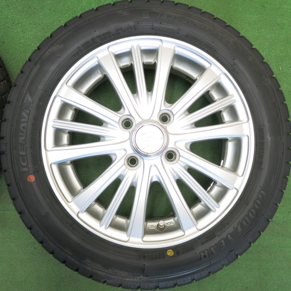 バリ溝！24年！9.5分以上★スタッドレス 155/65R14 グッドイヤー アイスナビ7 SPORT VENAD 社外 アルミ 14インチ PCD100/4H★6041902HAス