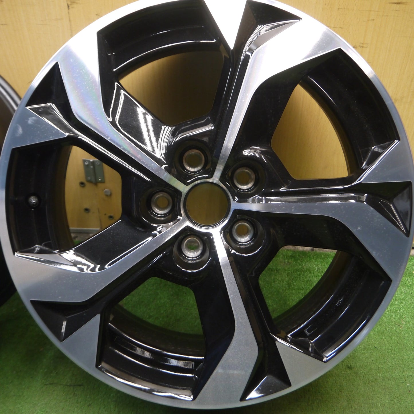 *送料無料* 新車外し★マツダ MX-30 純正 ホイール 18インチ 18×7J PCD114.3/5H MX30★4042604Hホ