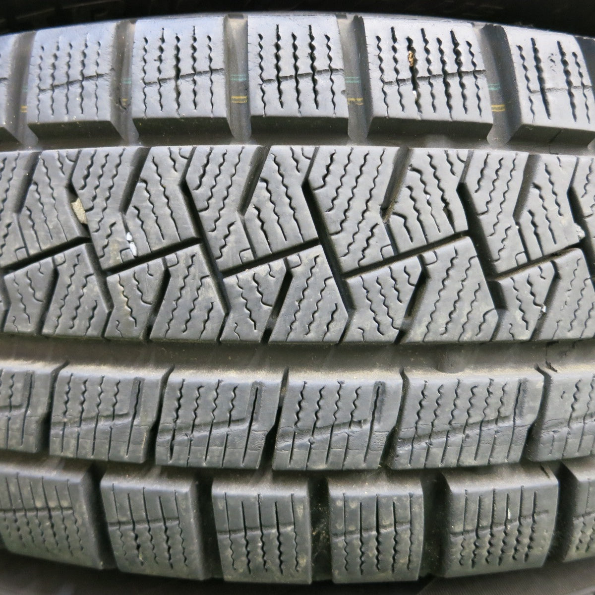 *送料無料* バリ溝！キレイ！8.5分★スタッドレス 175/65R15 ピレリ アイスアシンメトリコ プラス 社外 アルミ 15インチ PCD100/4H★4042801イス