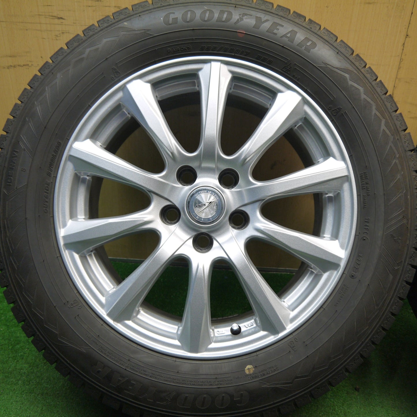 バリ溝！23年！キレイ！9.5分★スタッドレス 225/60R17 グッドイヤー アイスナビ8 JOKER ジョーカー 17インチ PCD114.3/5H★5041407Hス