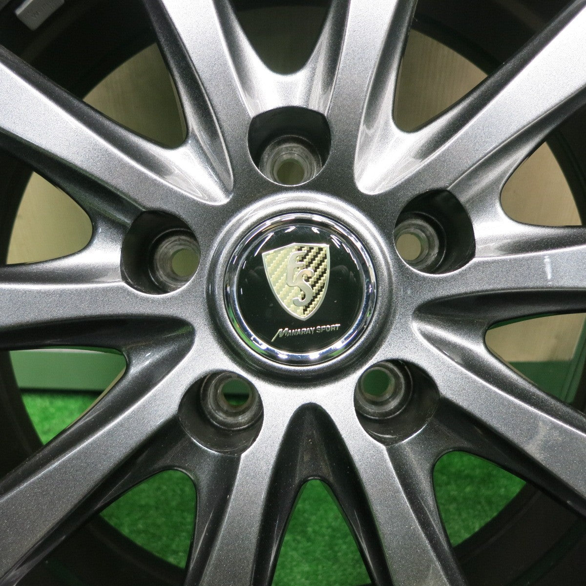 [送料無料] タイヤほぼ未使用！キレイ★スタッドレス 225/60R17 ブリヂストン ブリザック VRX2 MANARAY SPORT マナレイ 17インチ PCD114.3/5H★4112302TNス