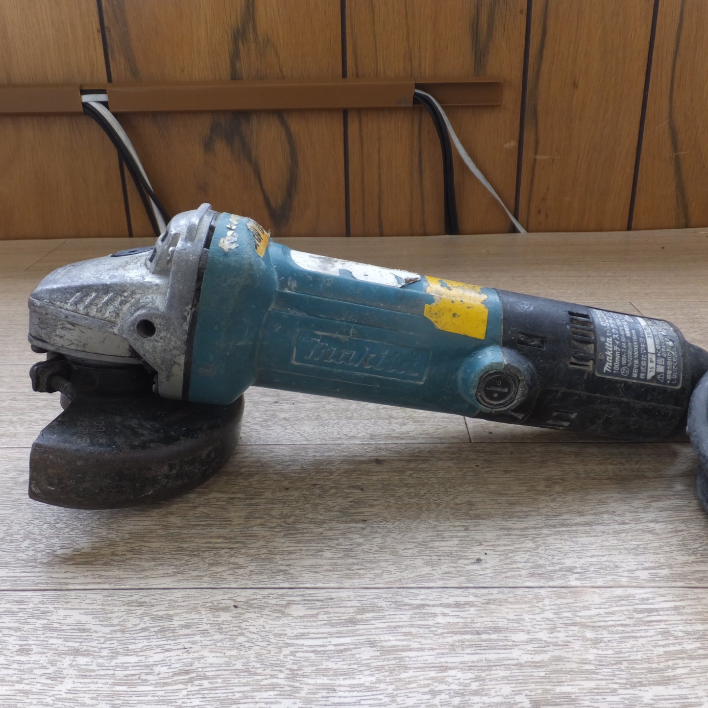 [送料無料] 現状品★マキタ makita 100mm ディスクグラインダ 9533B　100V～ 7.4A 50-60Hz 720W★