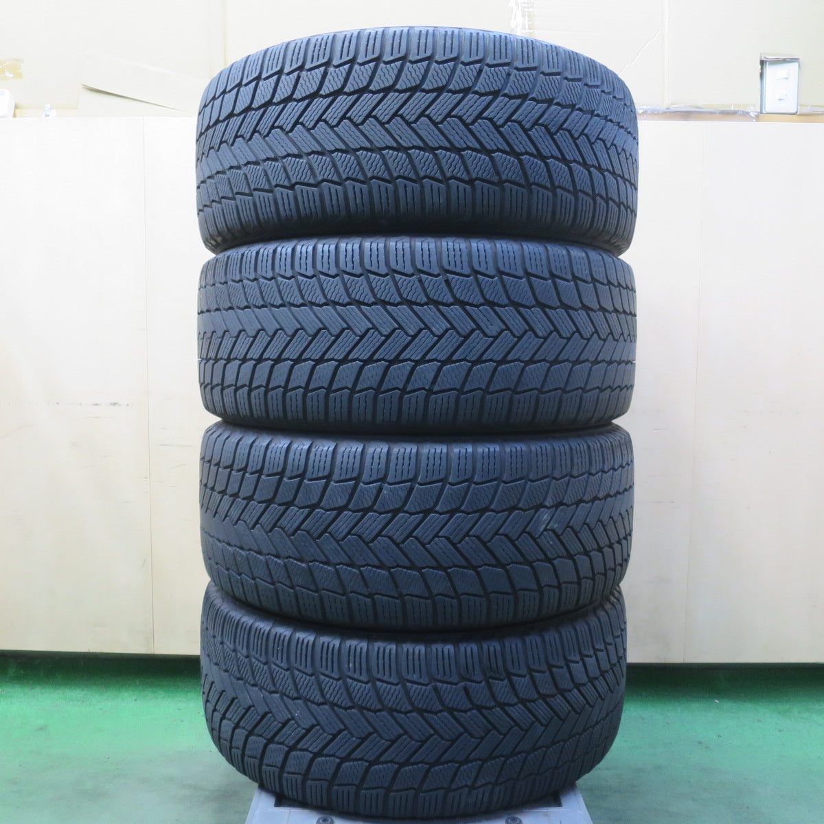 バリ溝！8.5分◎アウディ 等 ATS 245/45R18 スタッドレス ミシュラン X-ICE SNOW 18インチ PCD112/5H◎6100808イス