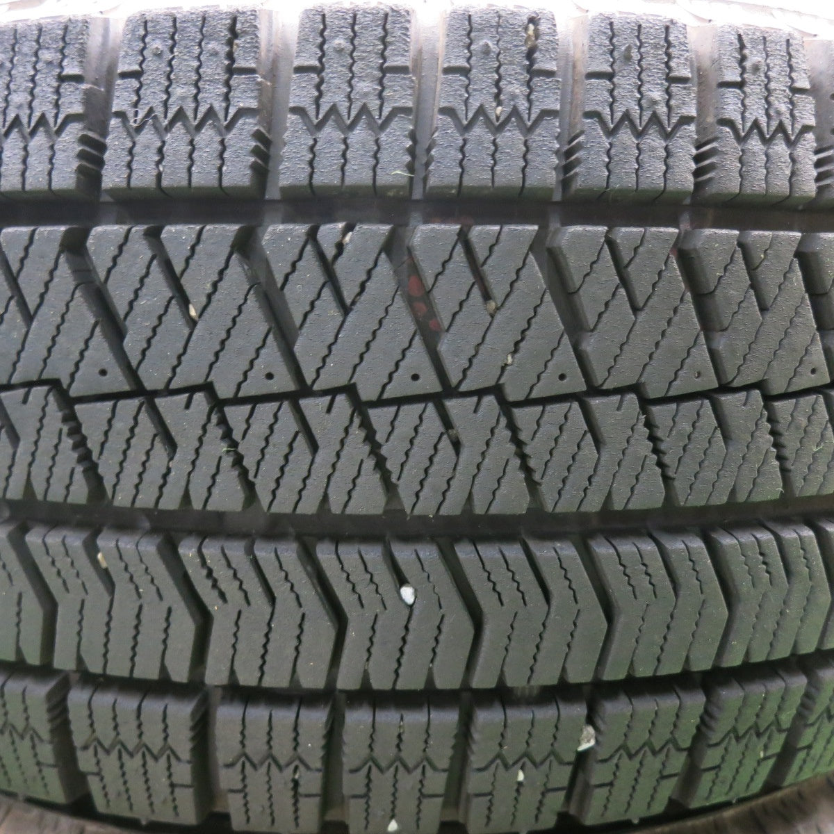 [送料無料] バリ溝！キレイ！9分★FIAT フィアット 500 純正 185/55R15 スタッドレス ブリヂストン ブリザック VRX2 15インチ PCD100/4H★4103102HAス