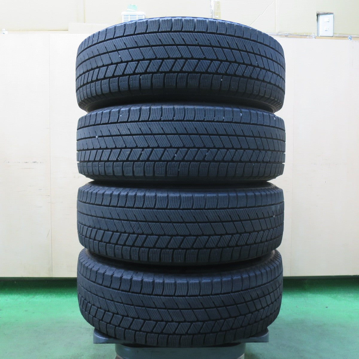 バリ溝！22年！キレイ！8.5分★スタッドレス 185/65R15 ブリヂストン ブリザック VRX3 BALMINUM TR10 バルミナ 15インチ PCD114.3/5H★5120906イス