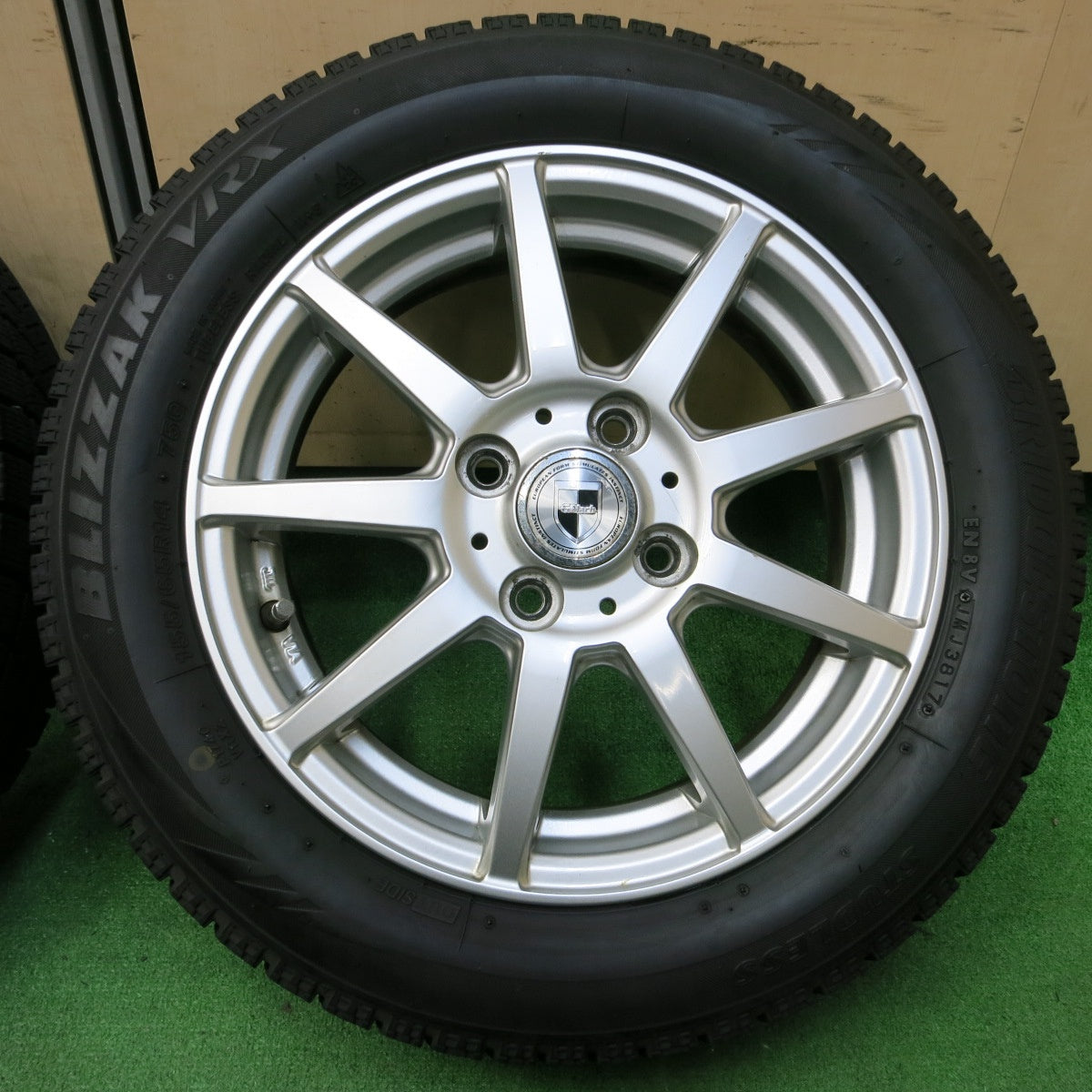 *送料無料* バリ溝！8.5分★スタッドレス 155/65R14 ブリヂストン ブリザック VRX GMach 14インチ PCD100/4H★4053109イス
