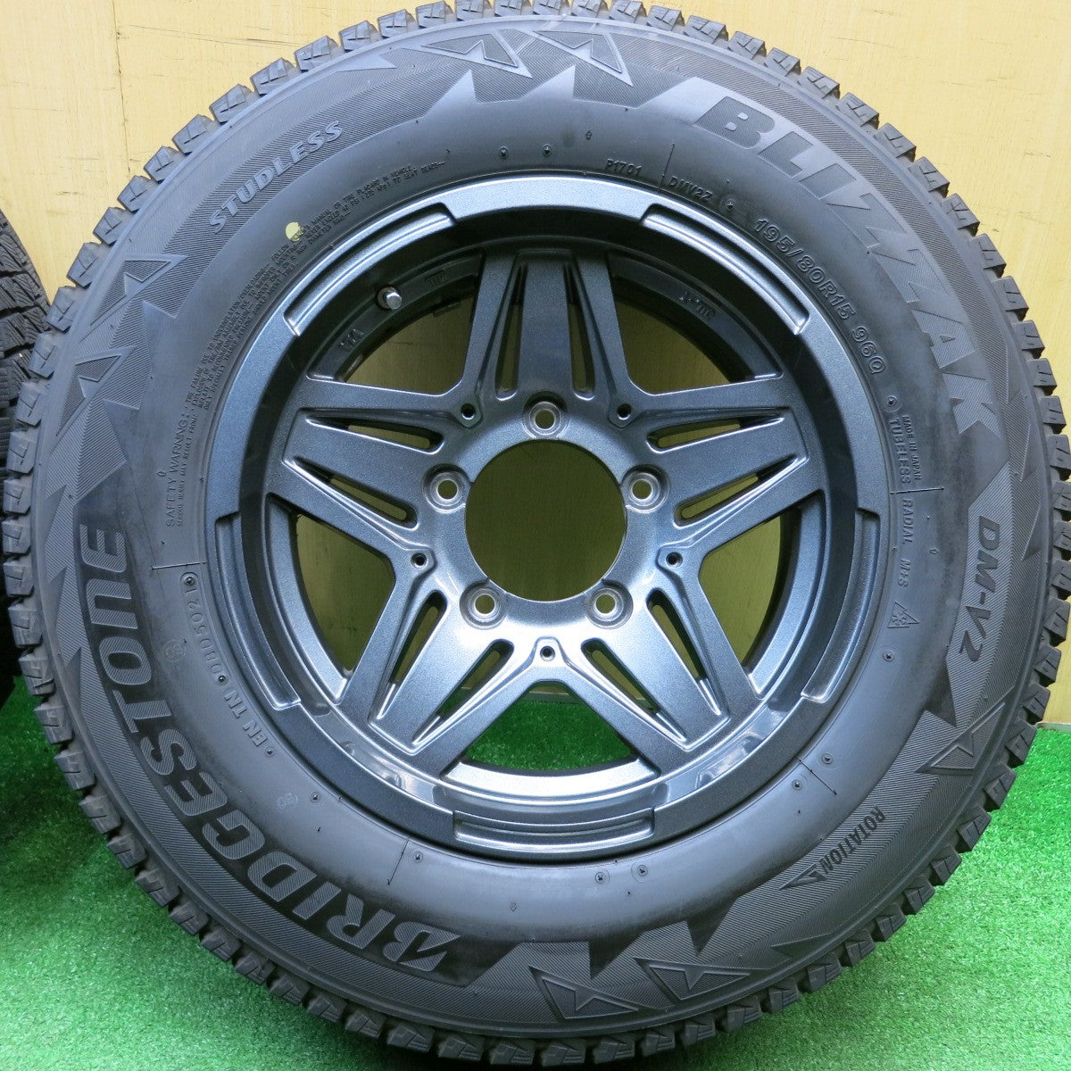 キレイ！21年★ジムニー 等 MAD CROSS JB-01 195/80R15 スタッドレス ブリヂストン ブリザック DM-V2 マッドクロス 15インチ PCD139.7/5H★5121111HAス